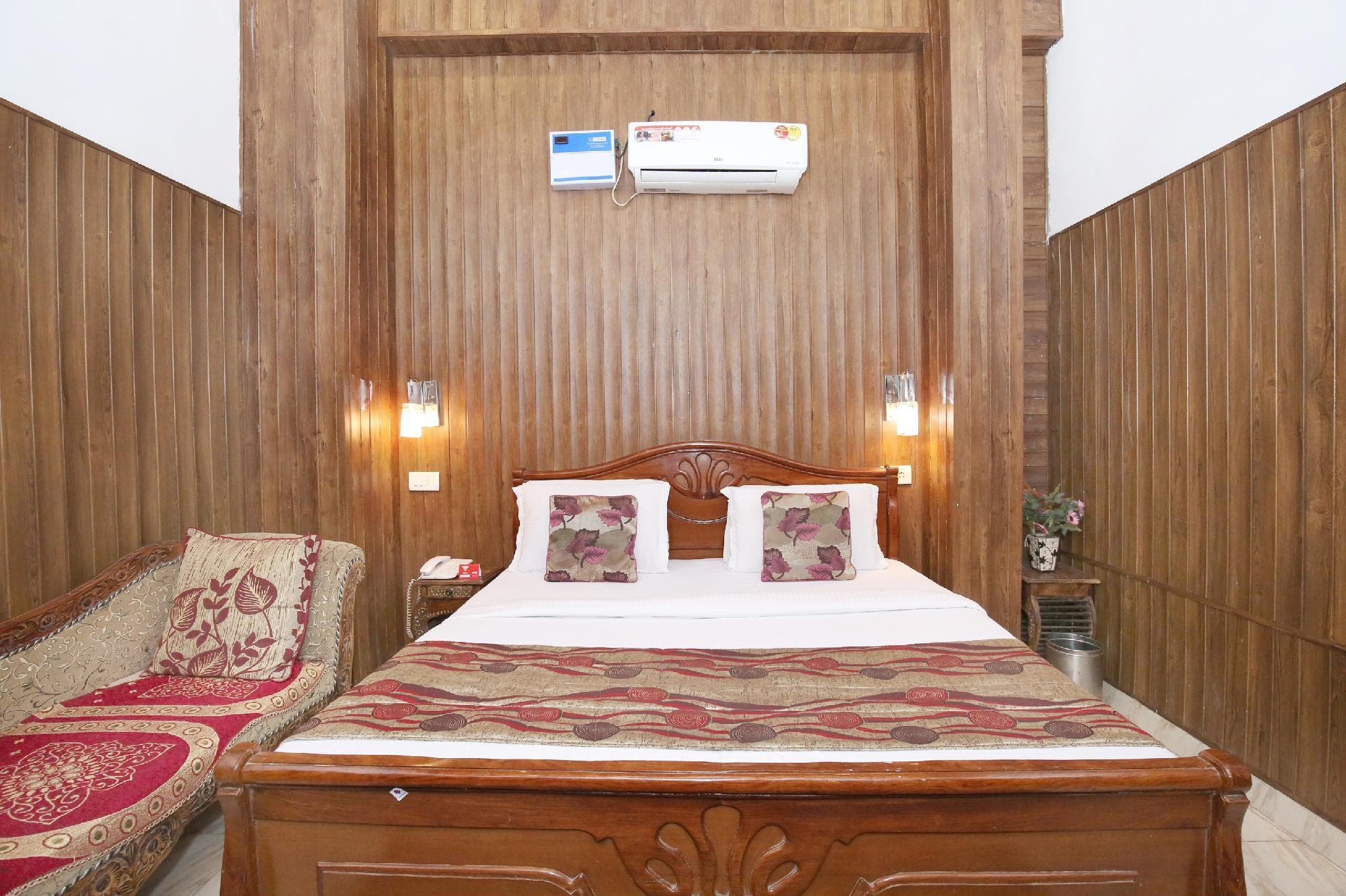 OYO 6370 Hotel Golden Woods photo 5