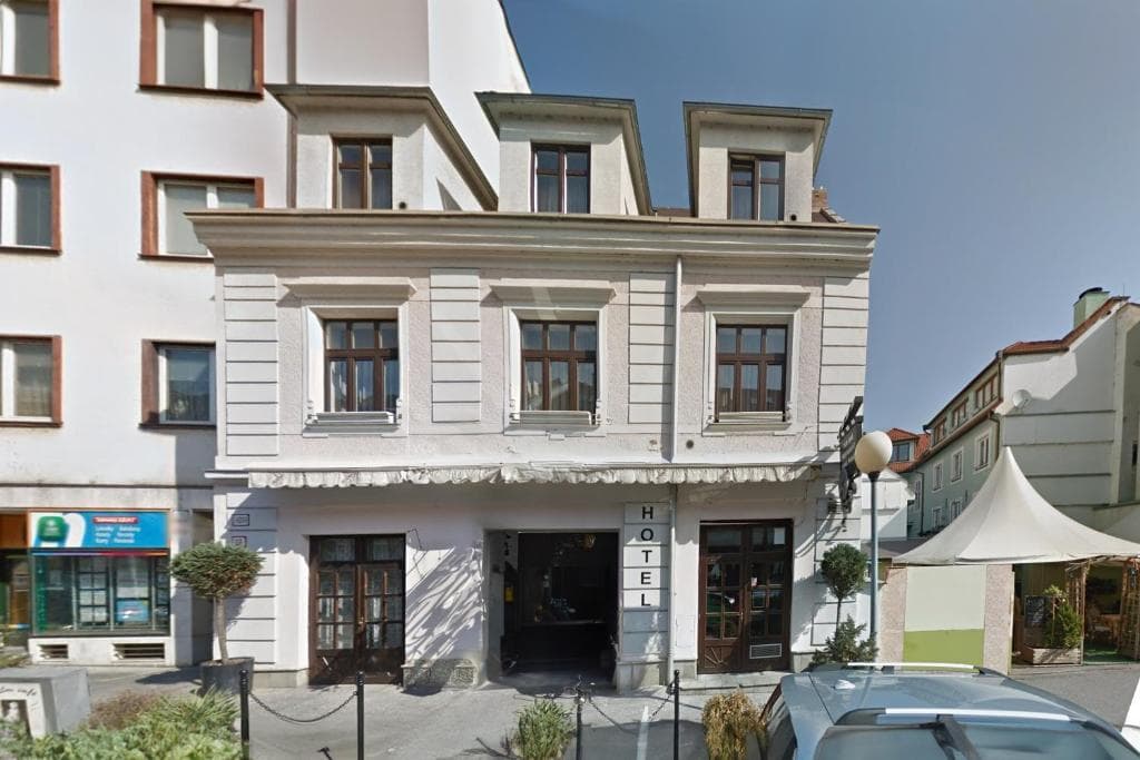 Reverie Hotel
