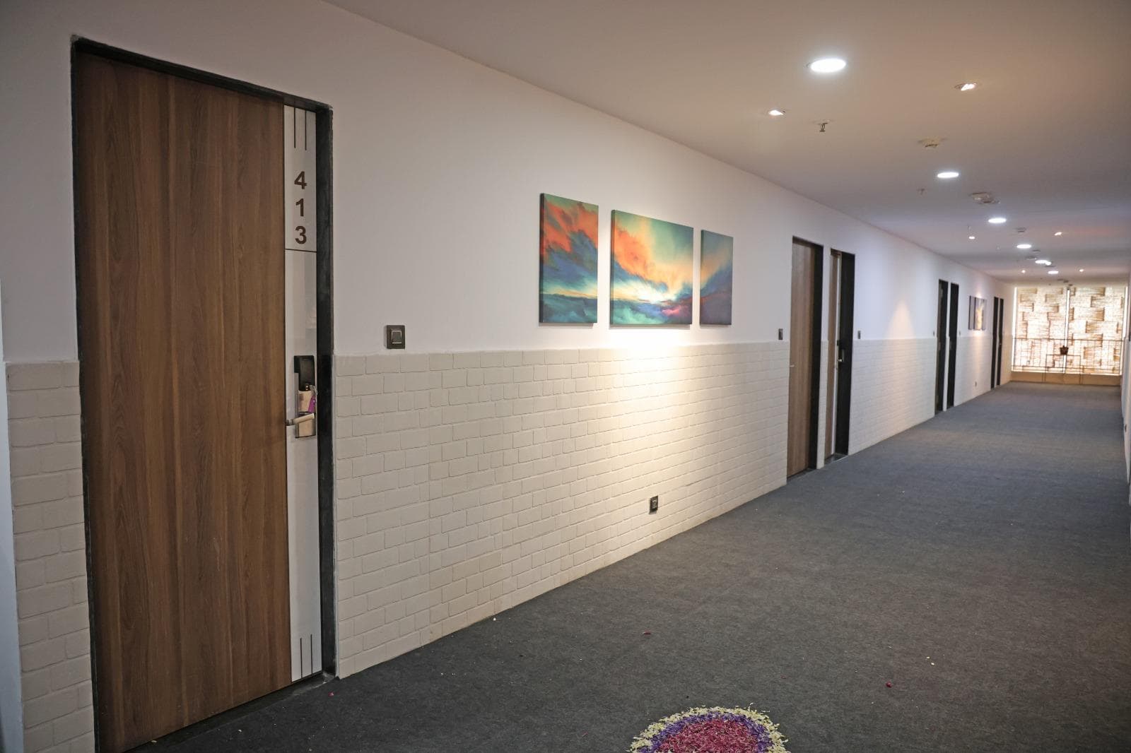 Hotel Elegant Inn - Vesu, Surat photo 5