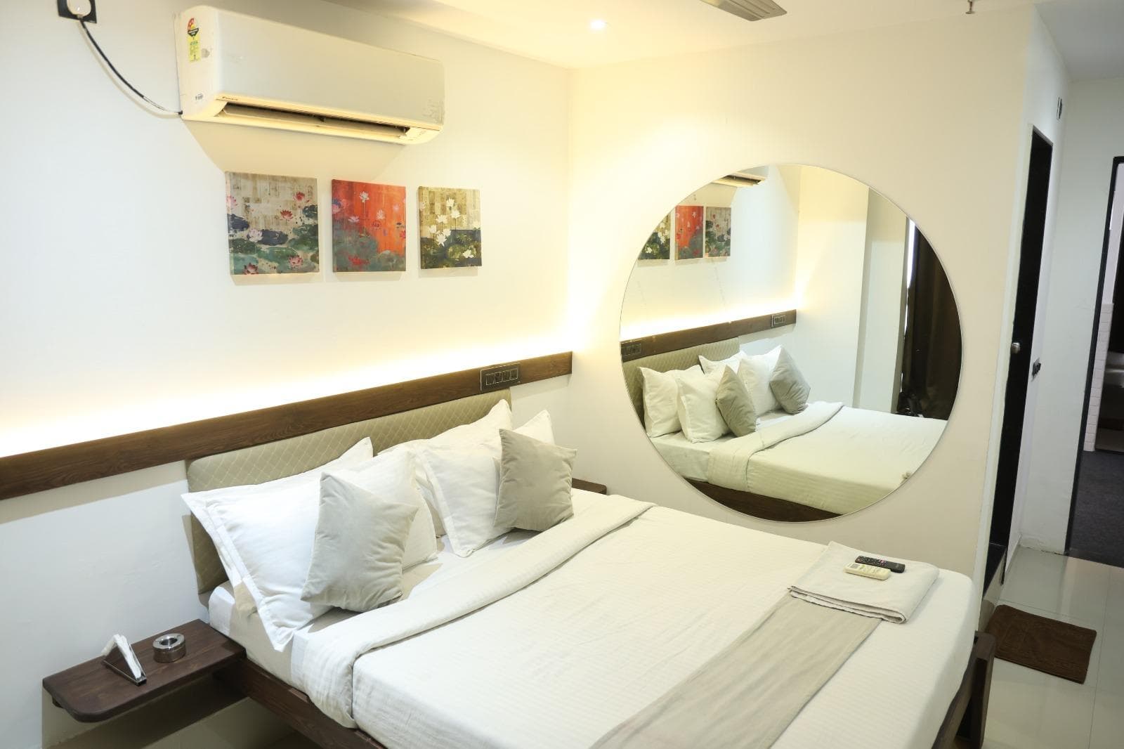 Hotel Elegant Inn - Vesu, Surat photo 2
