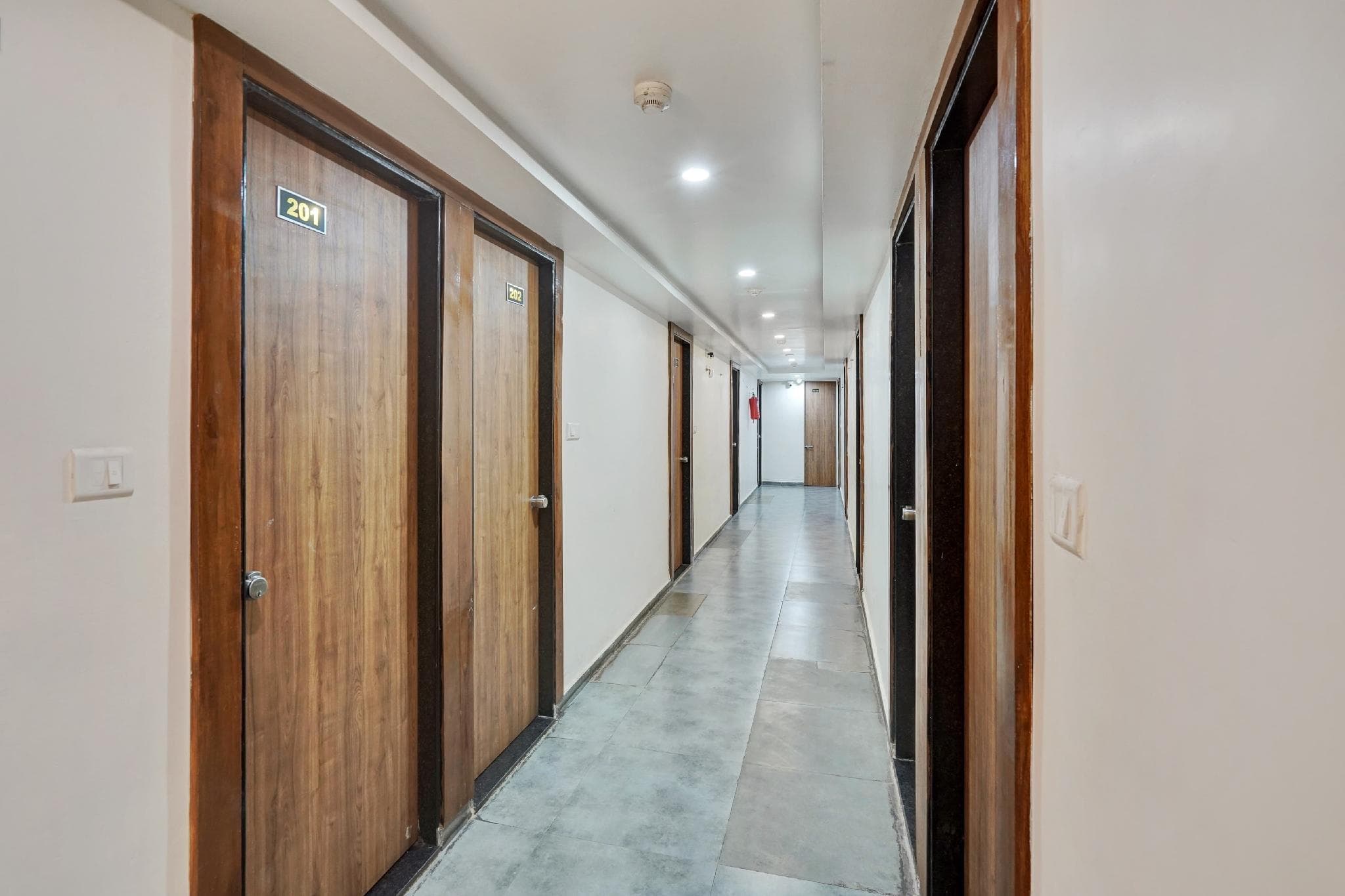 Super Collection O Kudasan Gandhinagar Formerly Hotel Royal Mansion photo 5