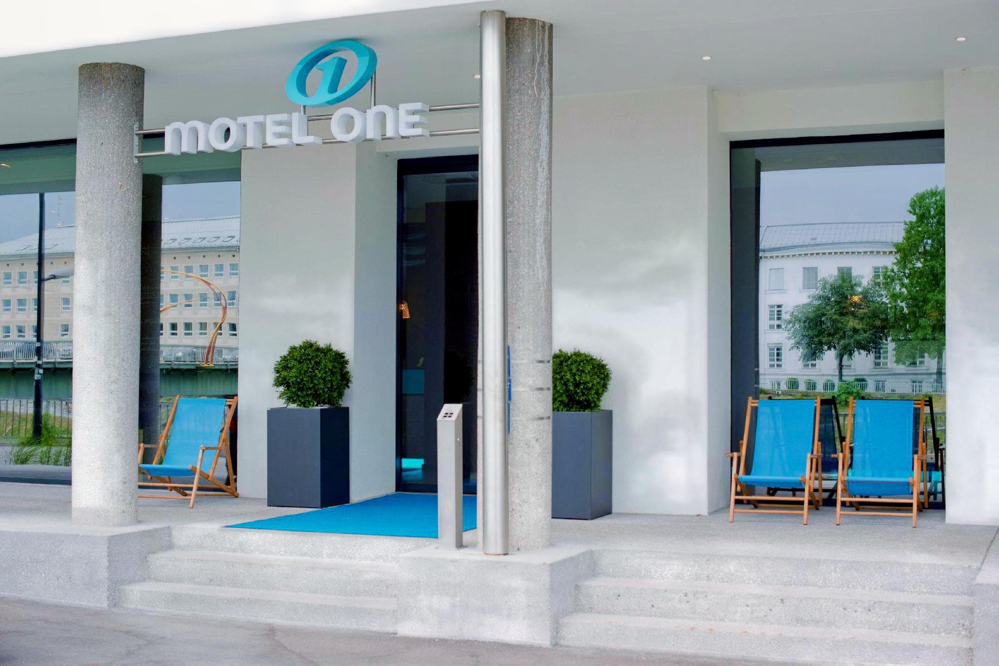 Motel One Salzburg-Mirabell photo 2