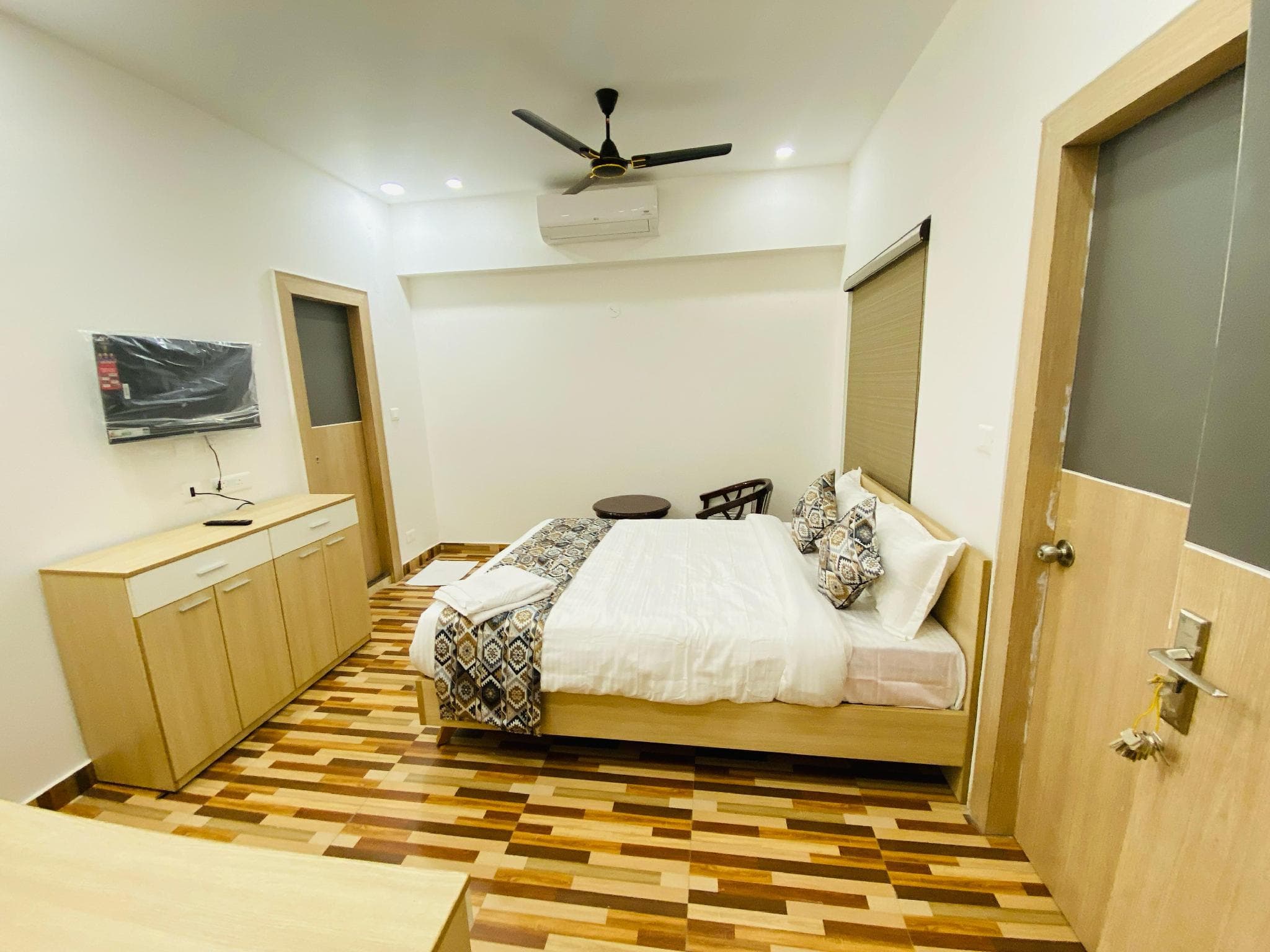 AURIC HOTEL photo 3