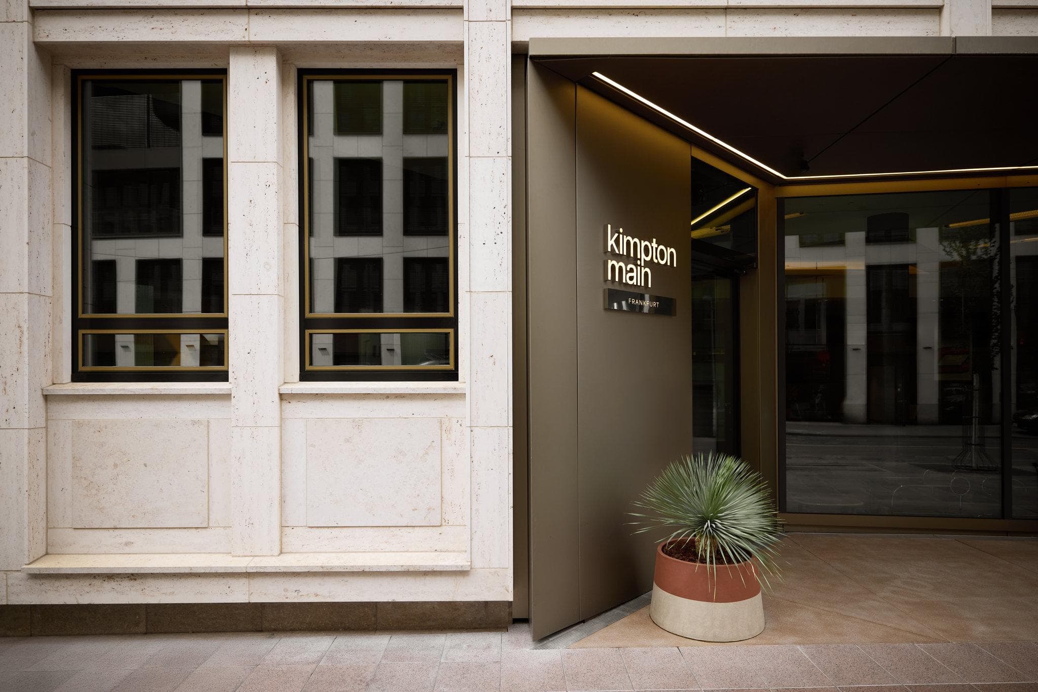 Kimpton Main Frankfurt By IHG