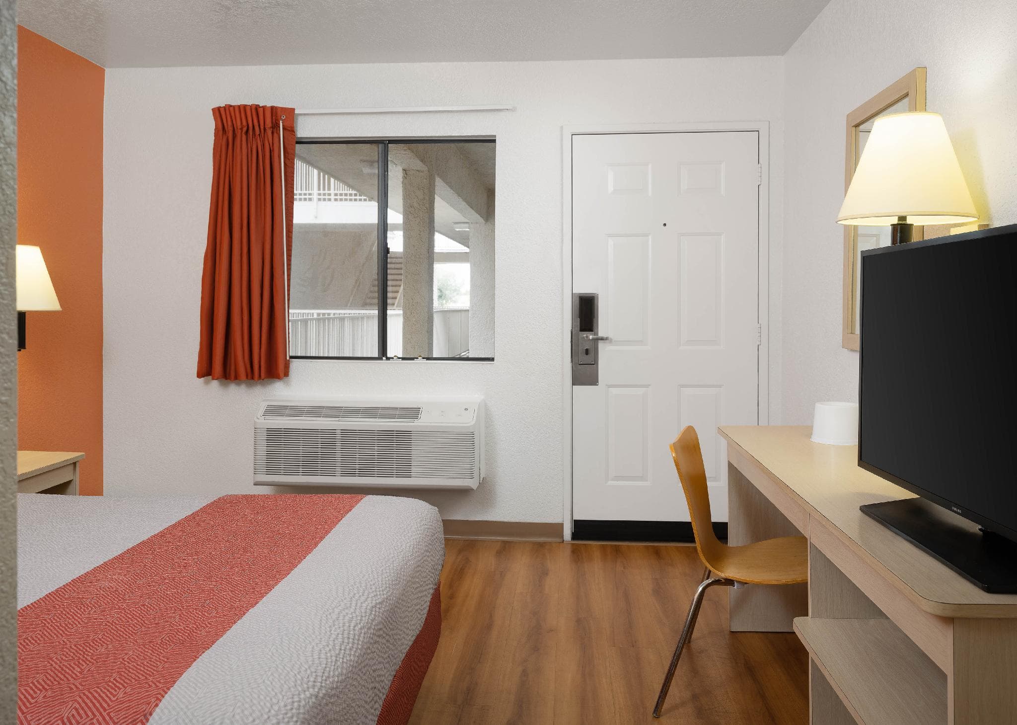 Motel 6 Buena Park, CA - Knotts Berry Farm - Disneyland photo 4