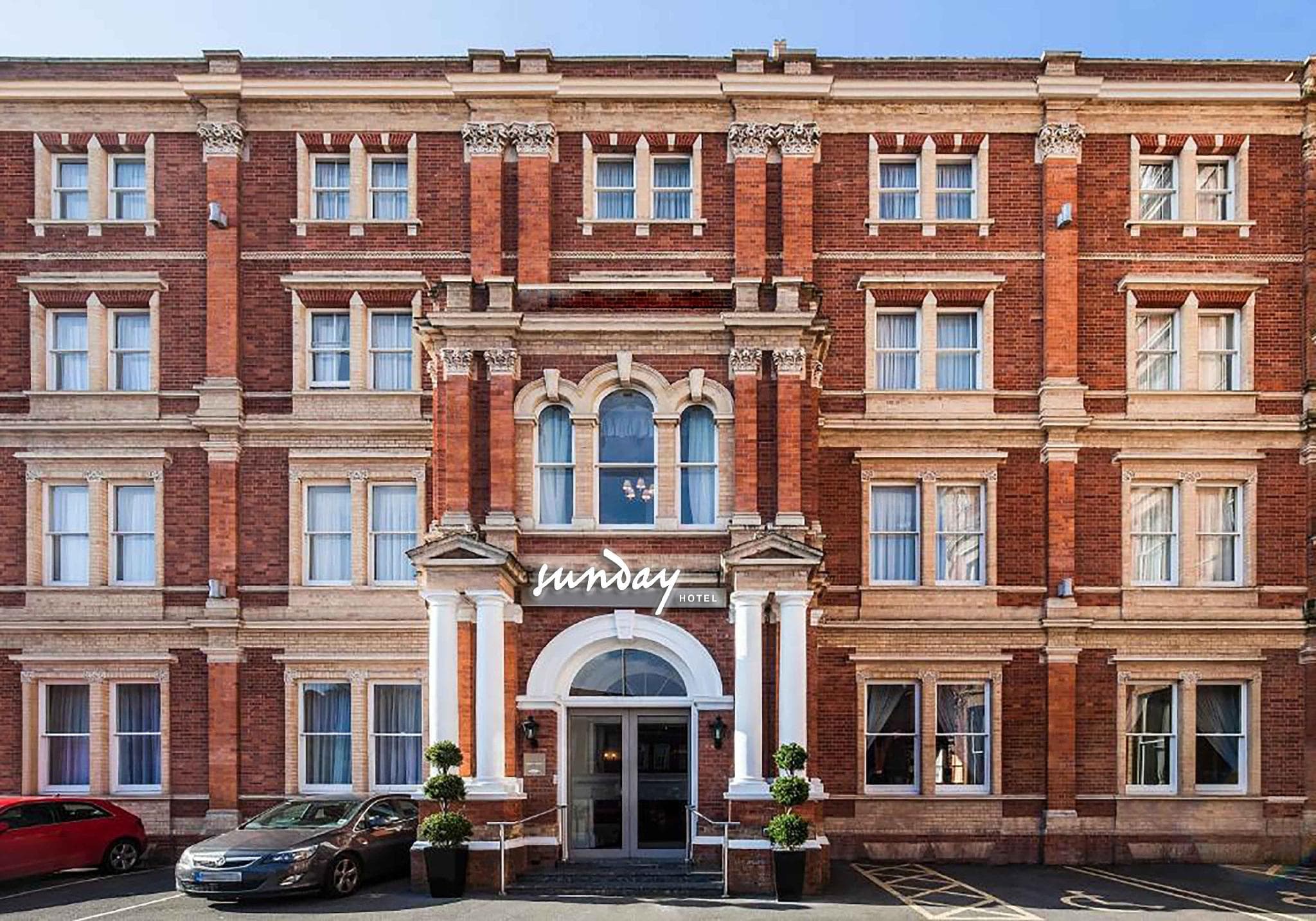 Exeter Rougemont Station Experience By Palette Resorts
