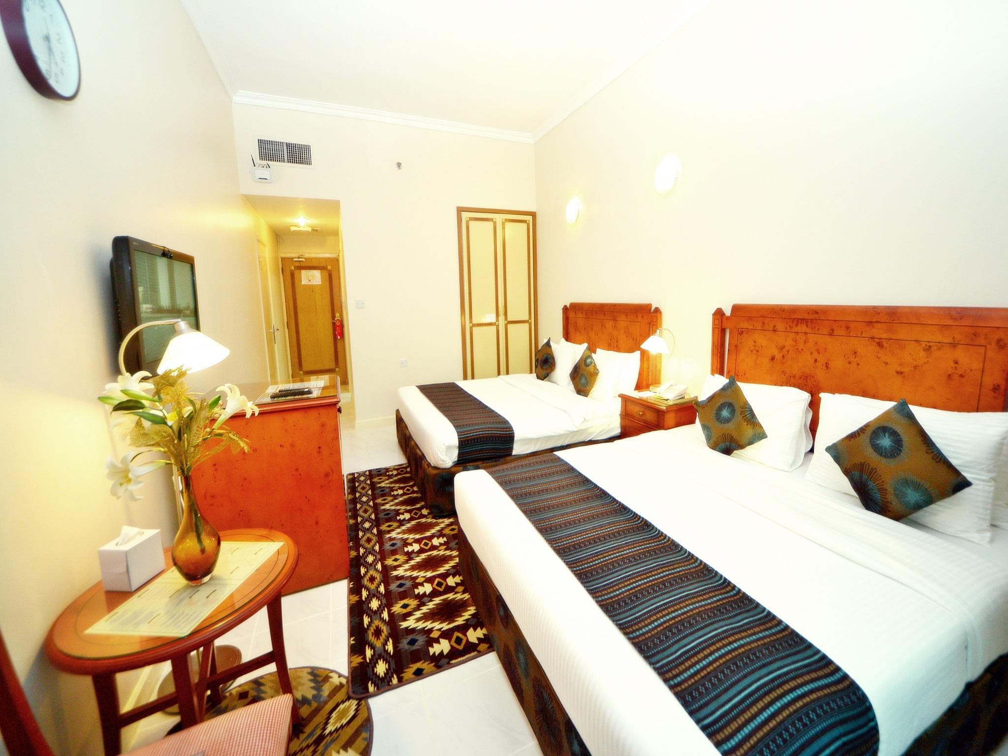 Nejoum Al Emarat photo 2