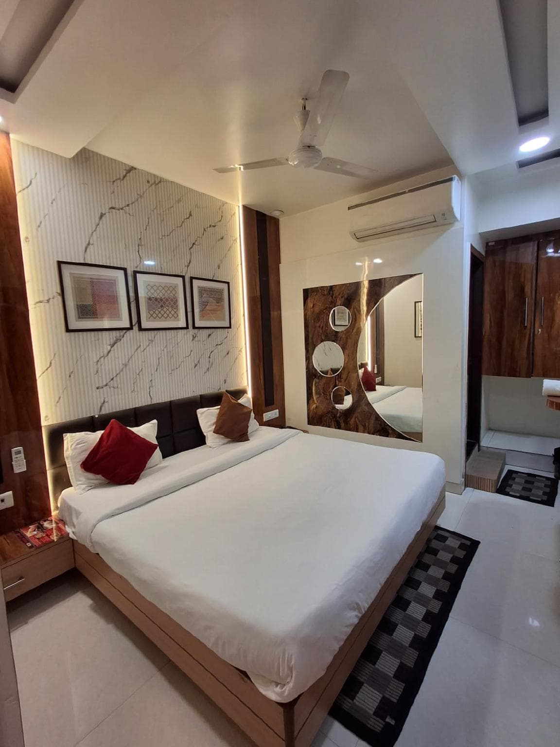 Hotel Sapphire Inn photo 2