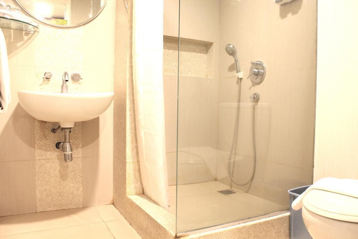 Lux Tychi Hotel Malang photo 2