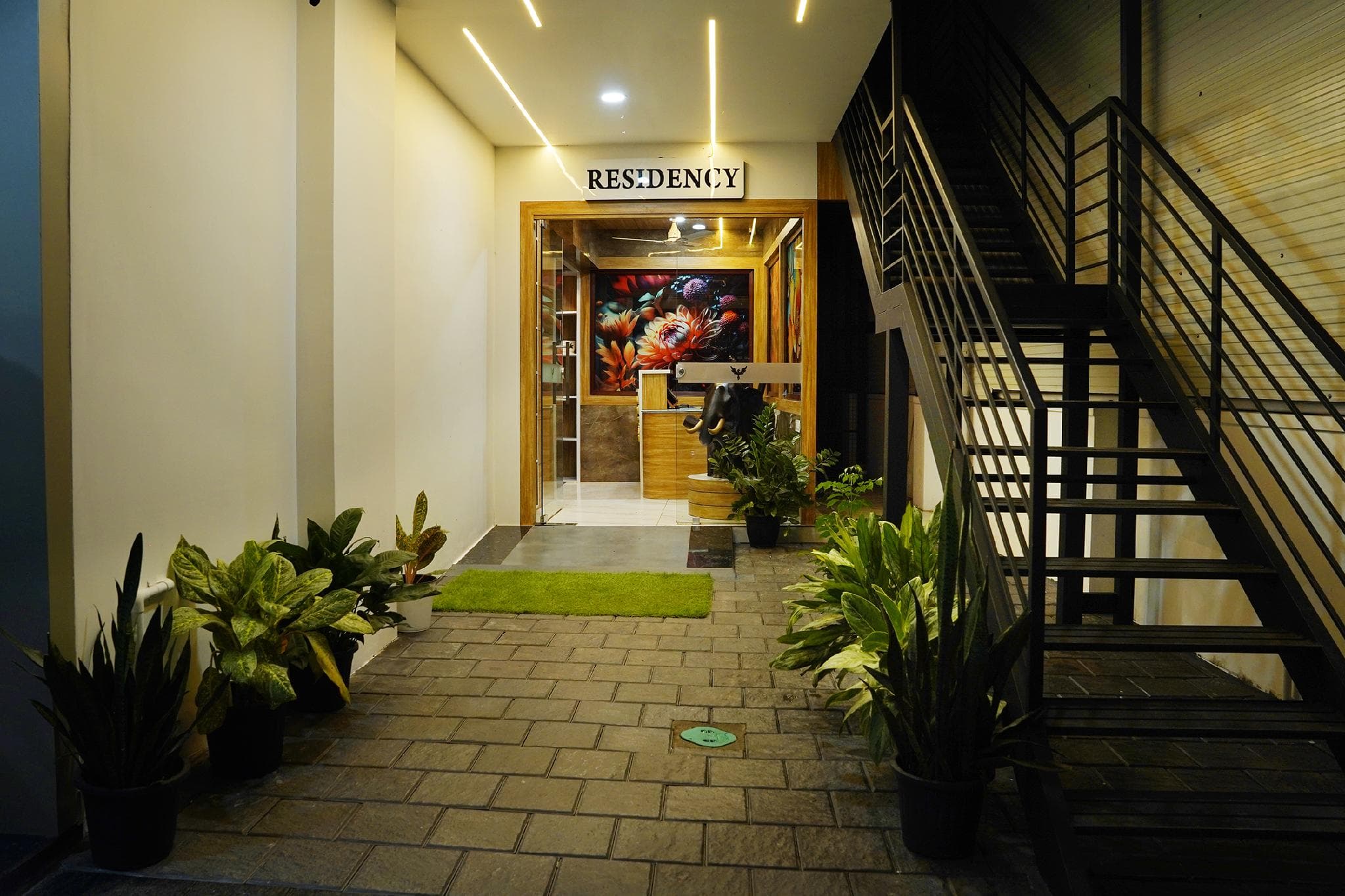 UNIVERSAL RESIDENCY photo 3