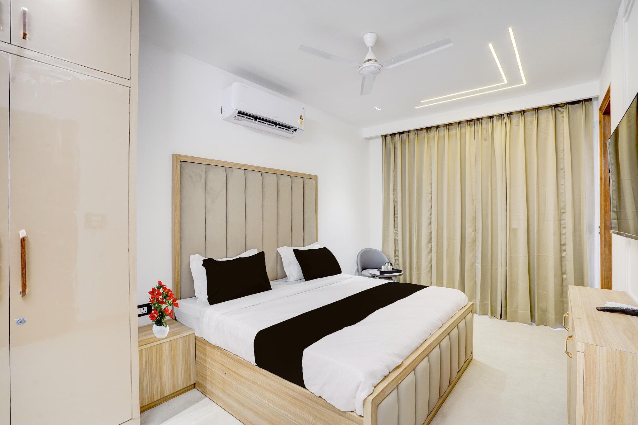 Super Townhouse Sector 49 Gurugram Formerly Hotel P66 photo 2