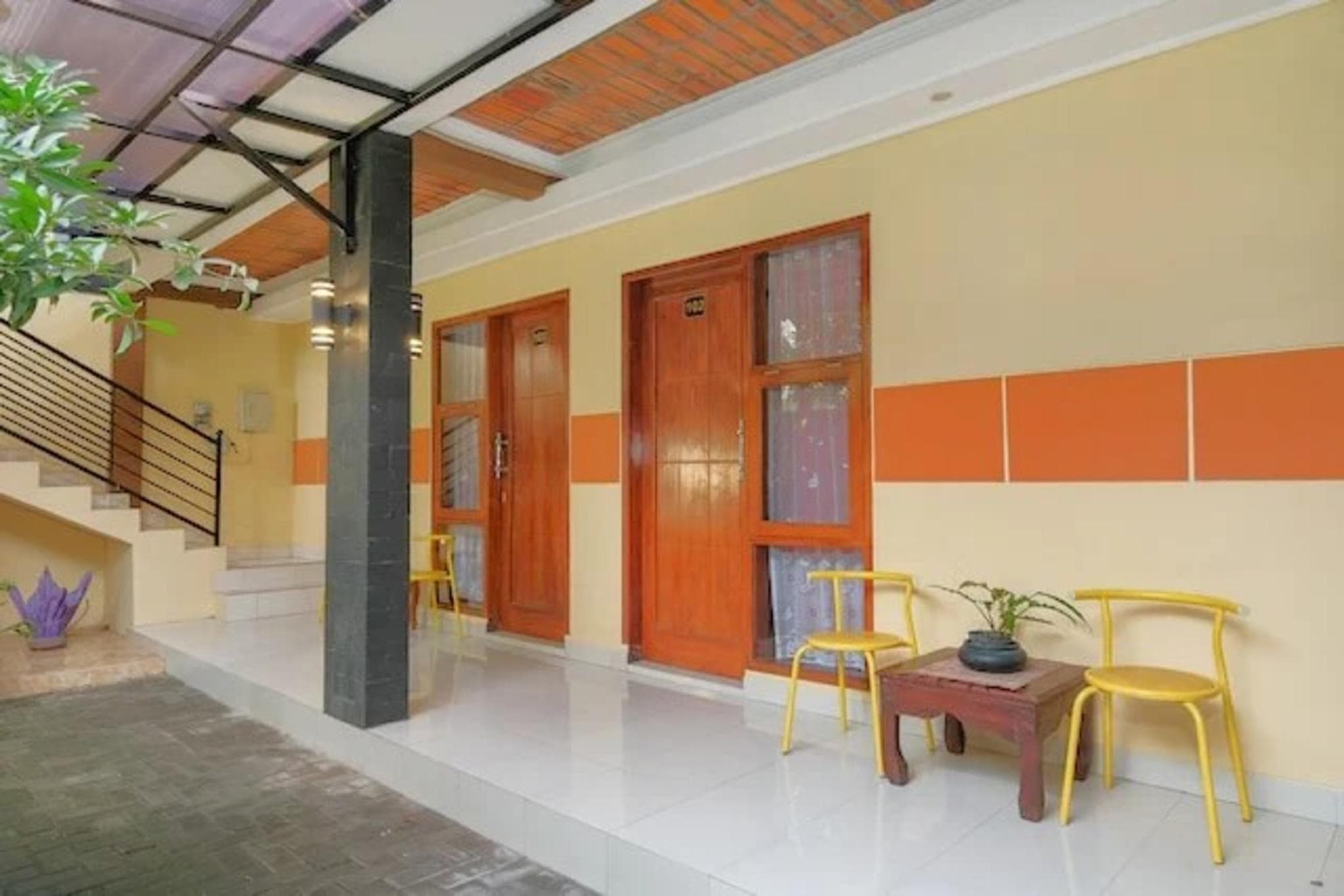 Ndalem Pundhi Guest House by Secoms photo 4
