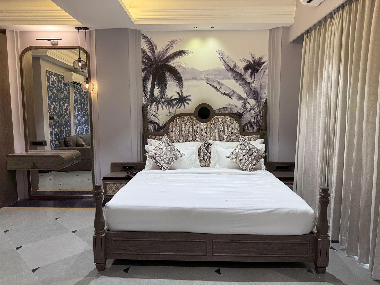 The Luxury Tiger At Lake Pichola photo 2