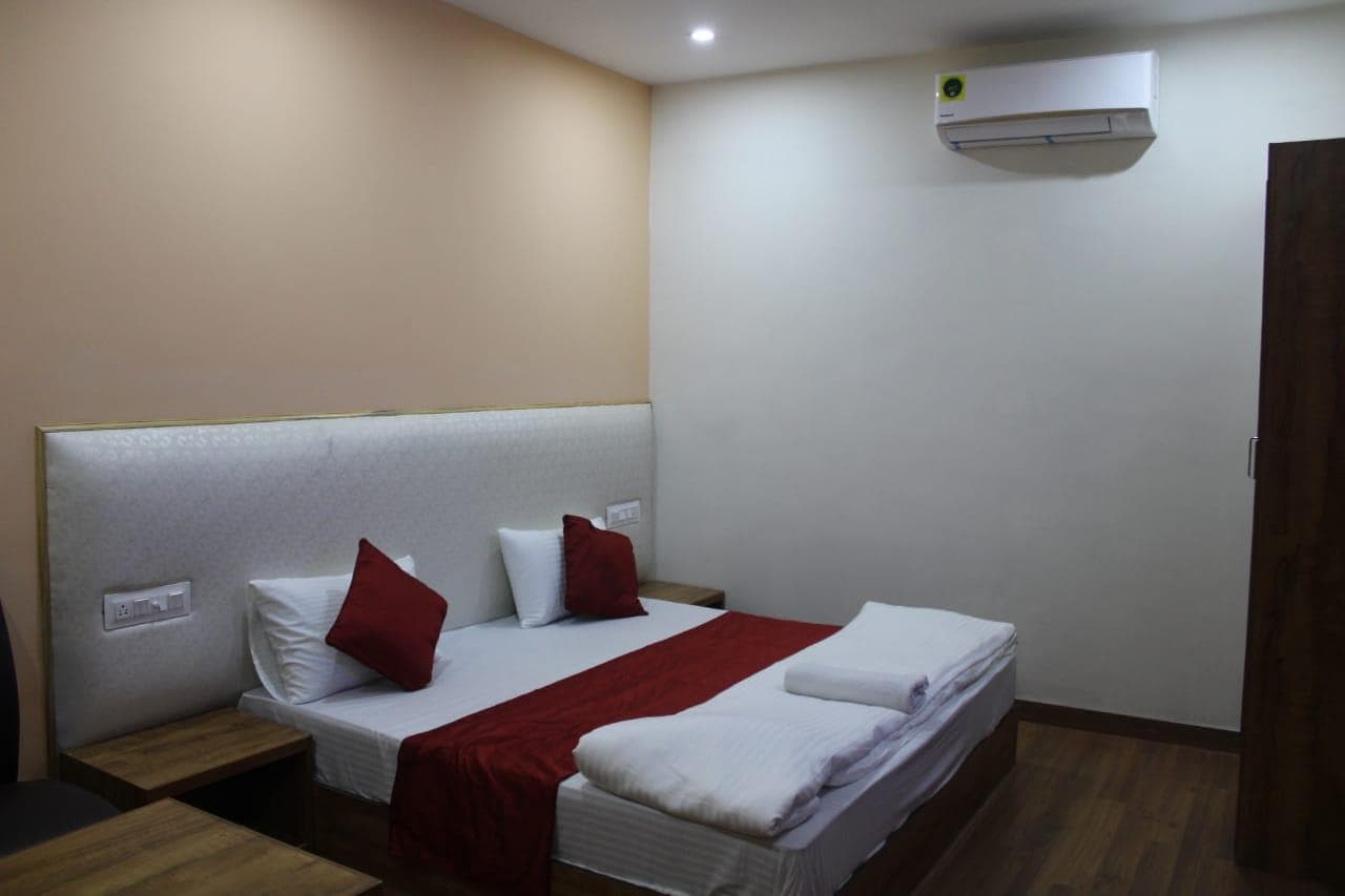 Hotel November, At Zirakpur Bus Stand photo 2