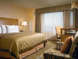 DoubleTree Suites by Hilton Hotel Anaheim Resort - Convention Center photo 2