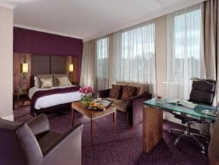 Crowne Plaza London Ealing By IHG photo 2