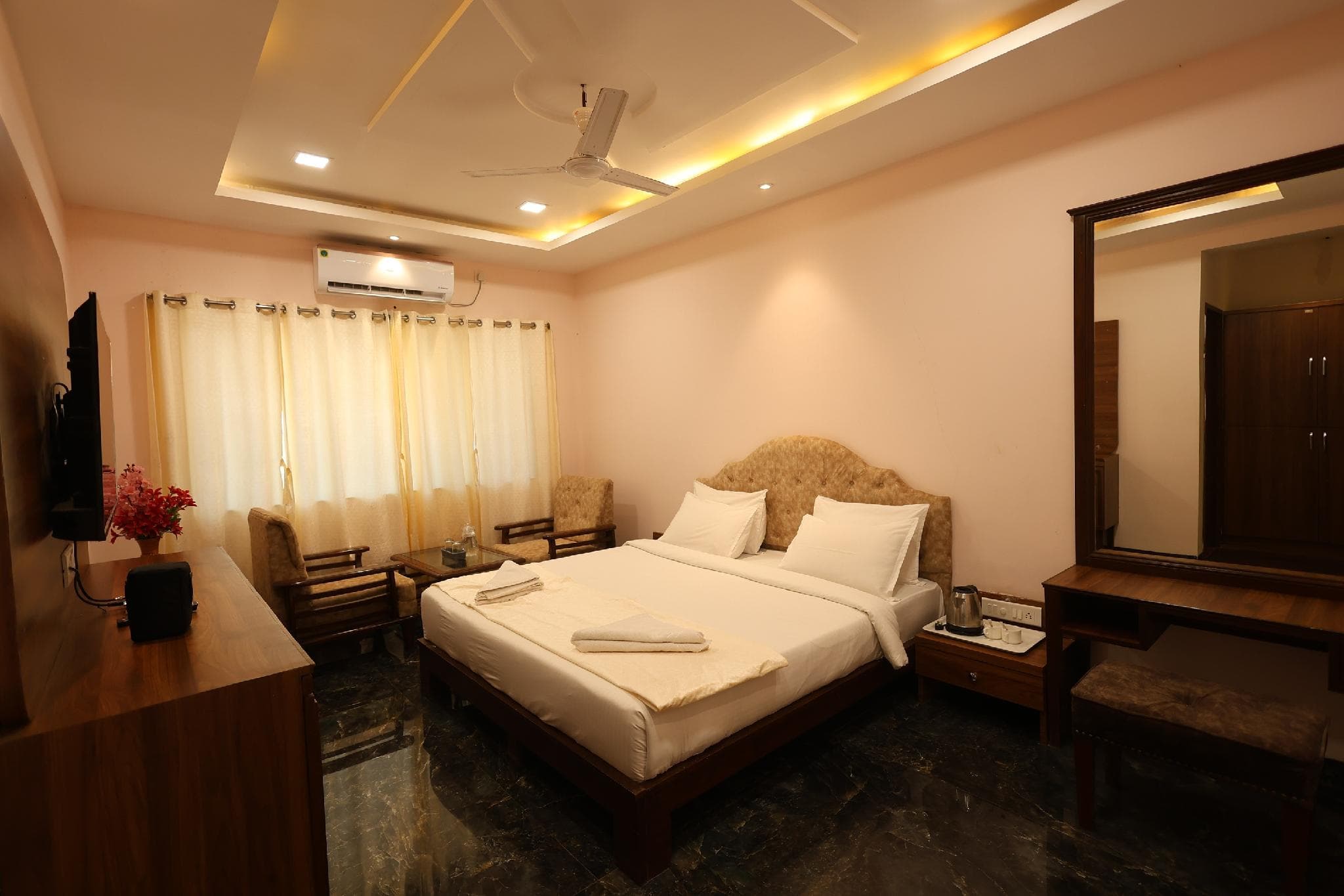 Green Paradise Hotel and Restaurant photo 2