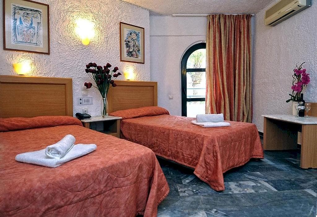Karteros Hotel photo 2