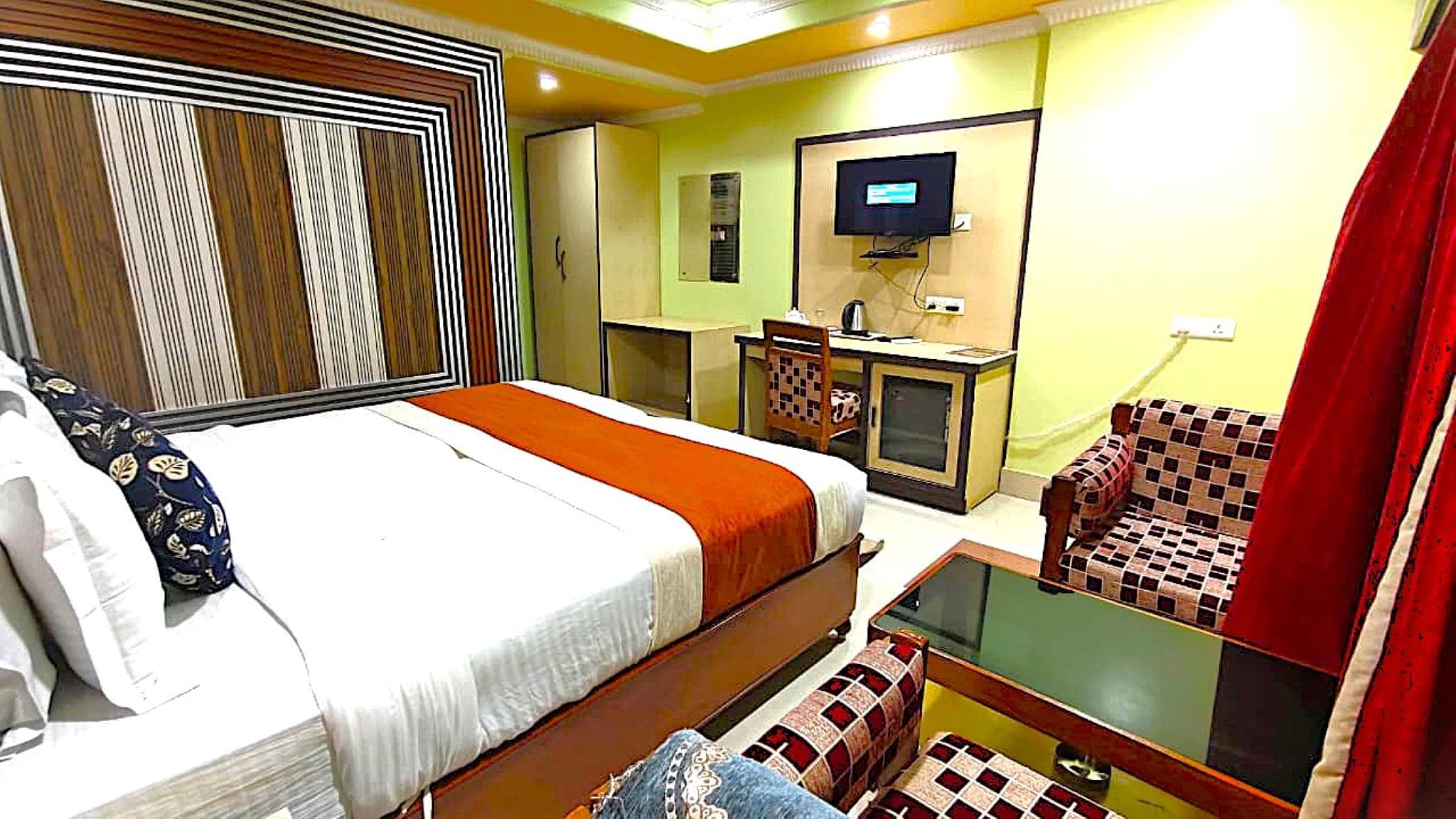 DhamStay Hotel Gokul Plaza Bhubaneswar Near Railway Station - Free Breakfast photo 2