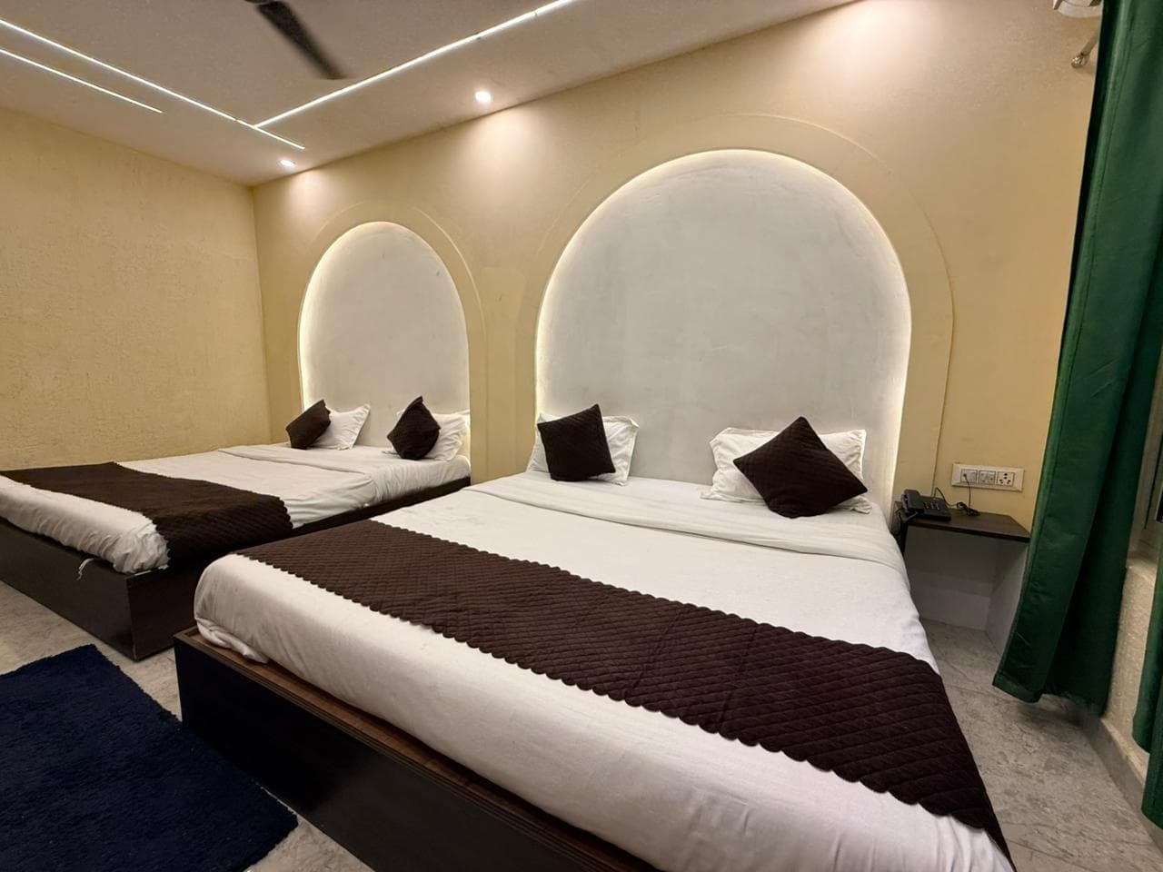 Hotel Drip Inn - Radha Krishna photo 2