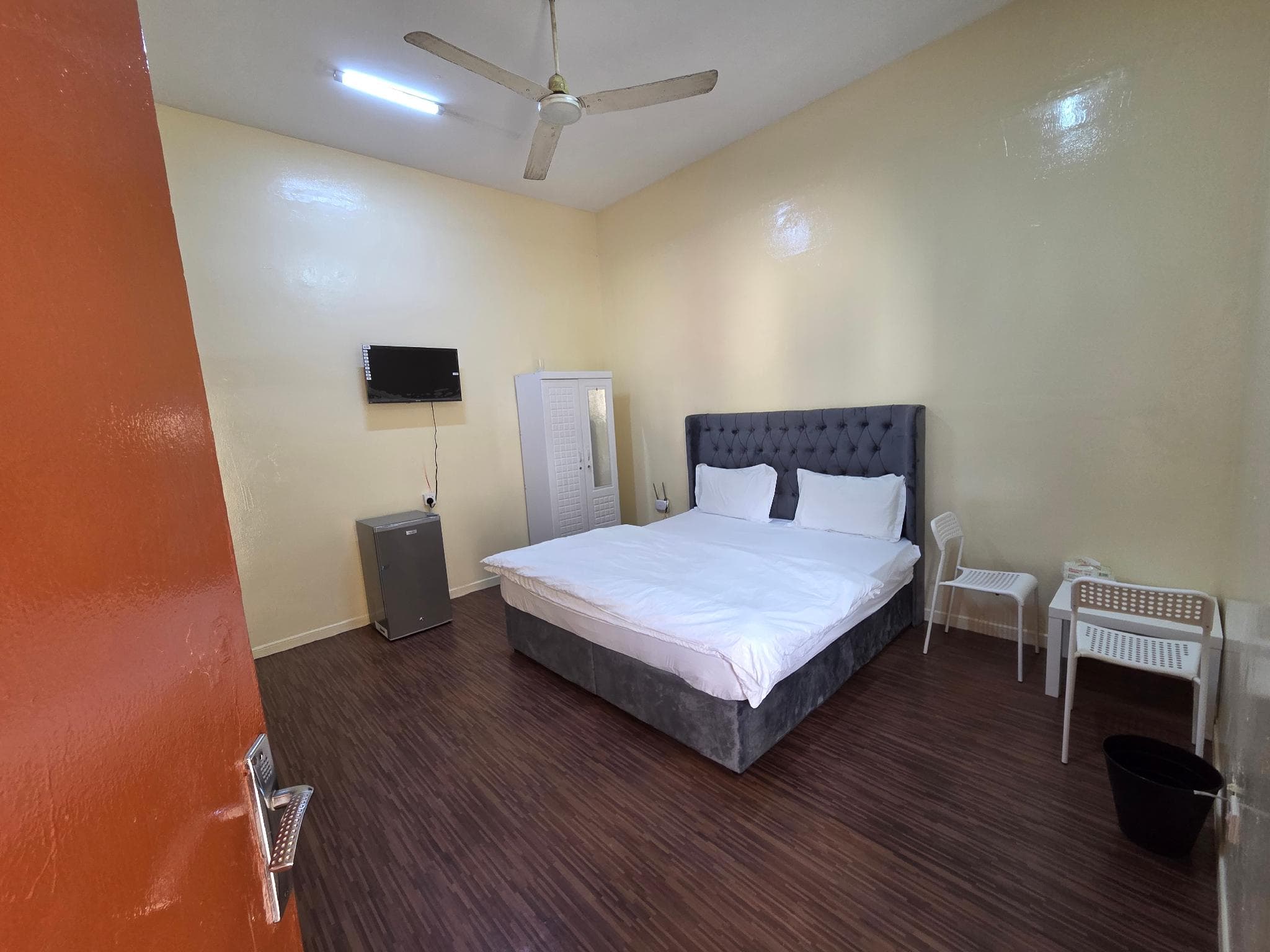 Studio Apartment With Attached Kitchen & Bathroom photo 2