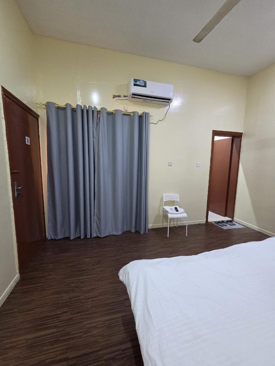 Studio Apartment With Attached Kitchen & Bathroom photo 5