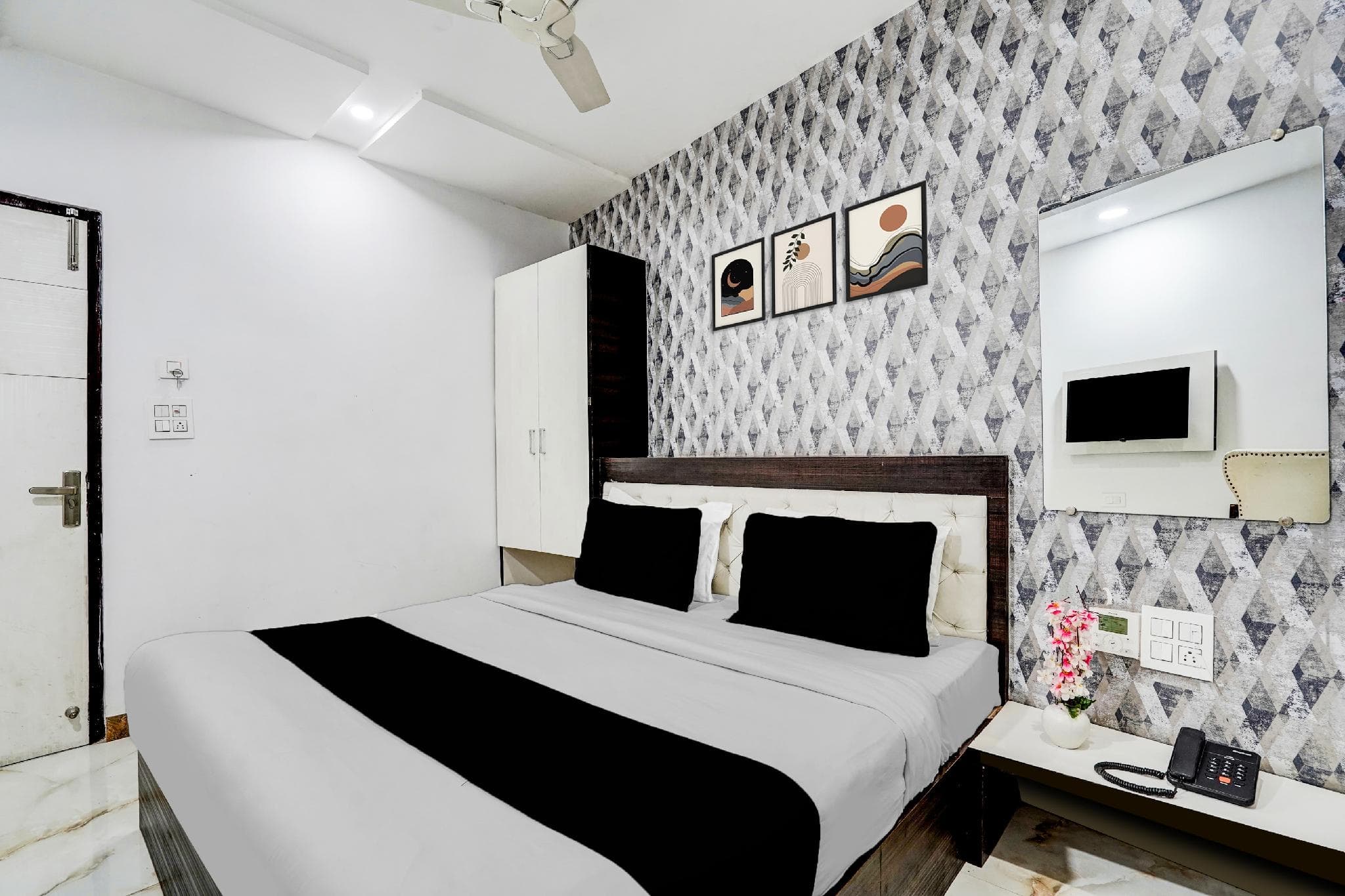 Townhouse by OYO Golden Temple Amritsar Formerly A Star photo 2