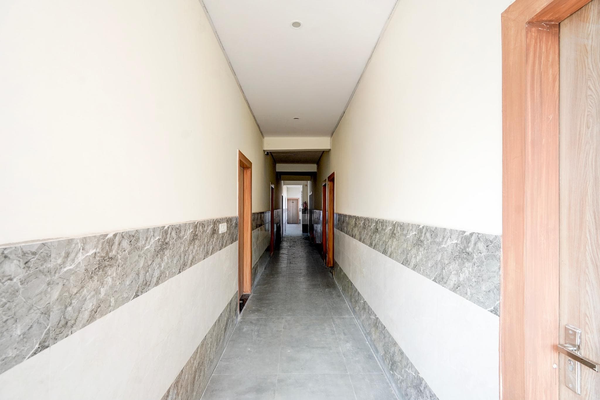 Super Townhouse Sector 18 Udhyog Vihar photo 3