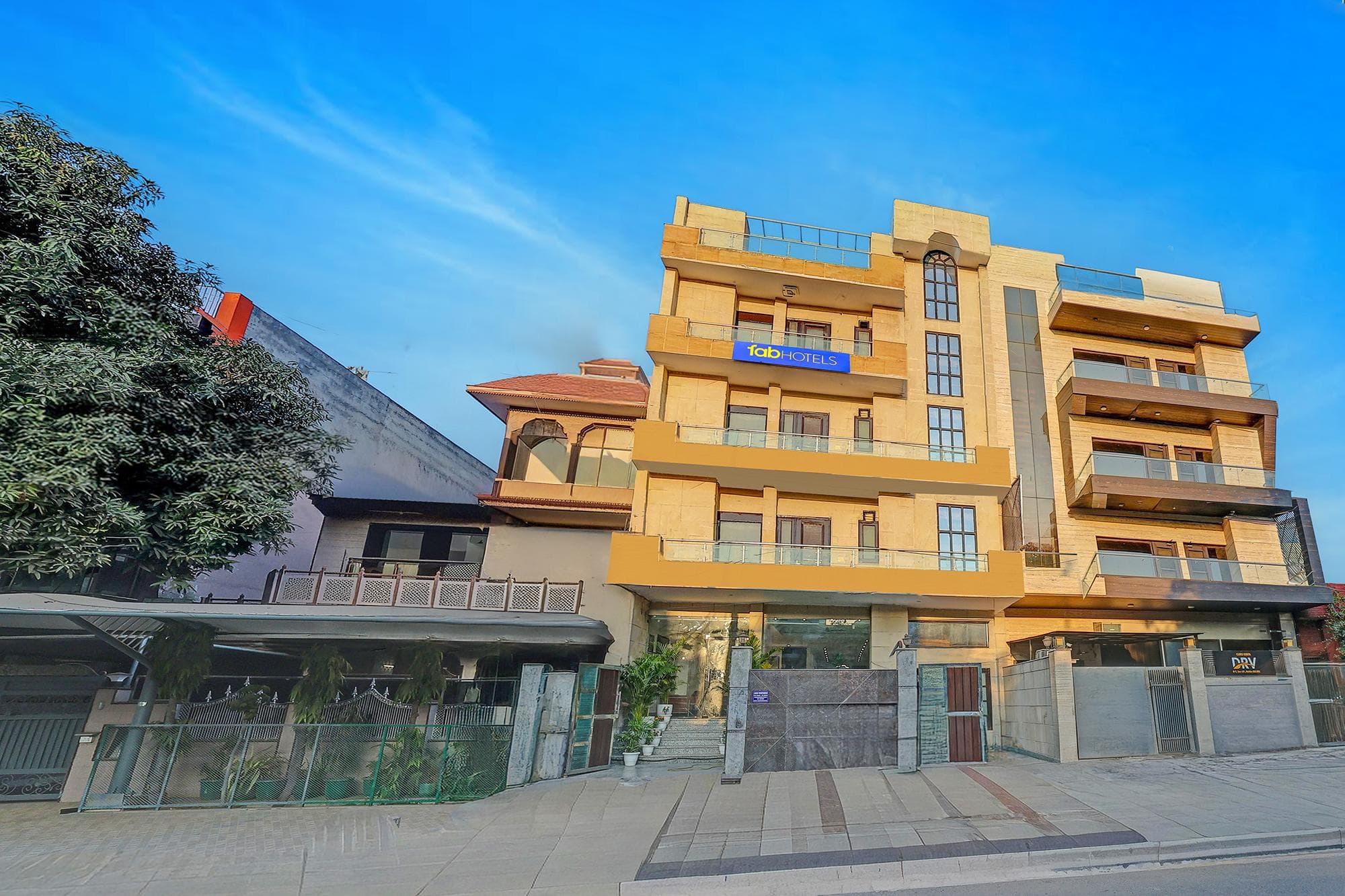FabHotel Orchid White Inn - 600 M From Noida Sector 16 Metro Station photo 5