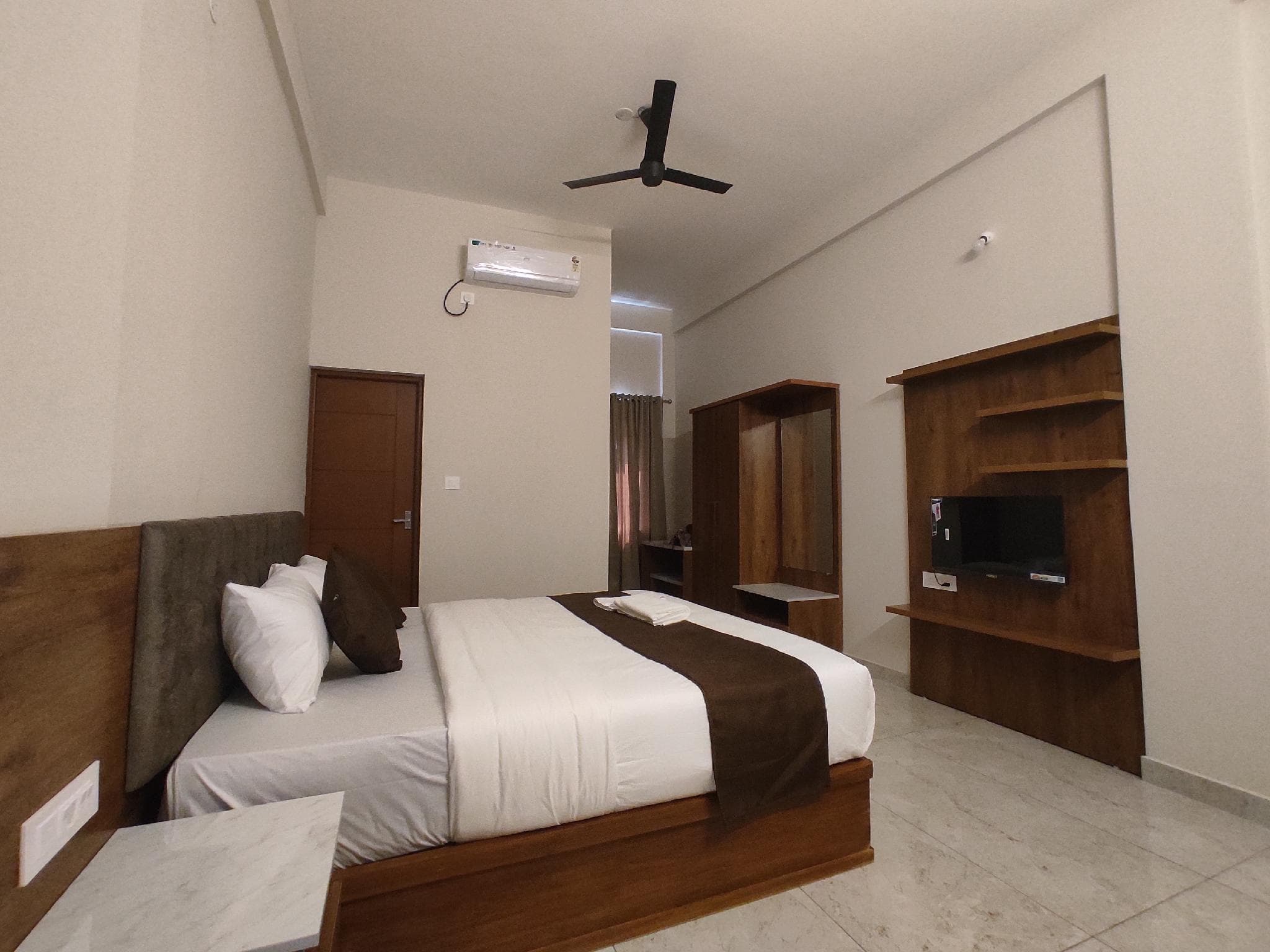 Crown Town Hotel Near Kalamassery Medical College photo 4