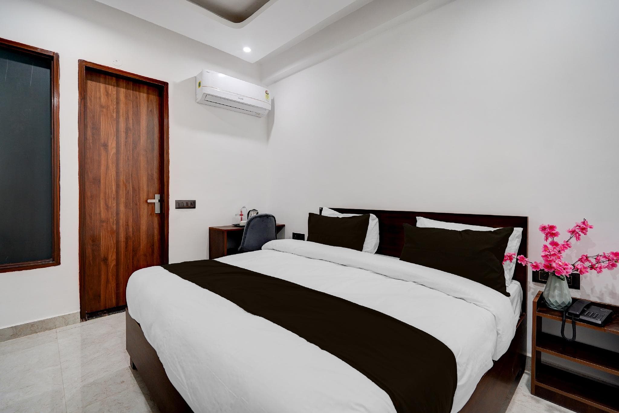 Super Townhouse Sector 67A Gurgaon Formerly Viraj Residency photo 2