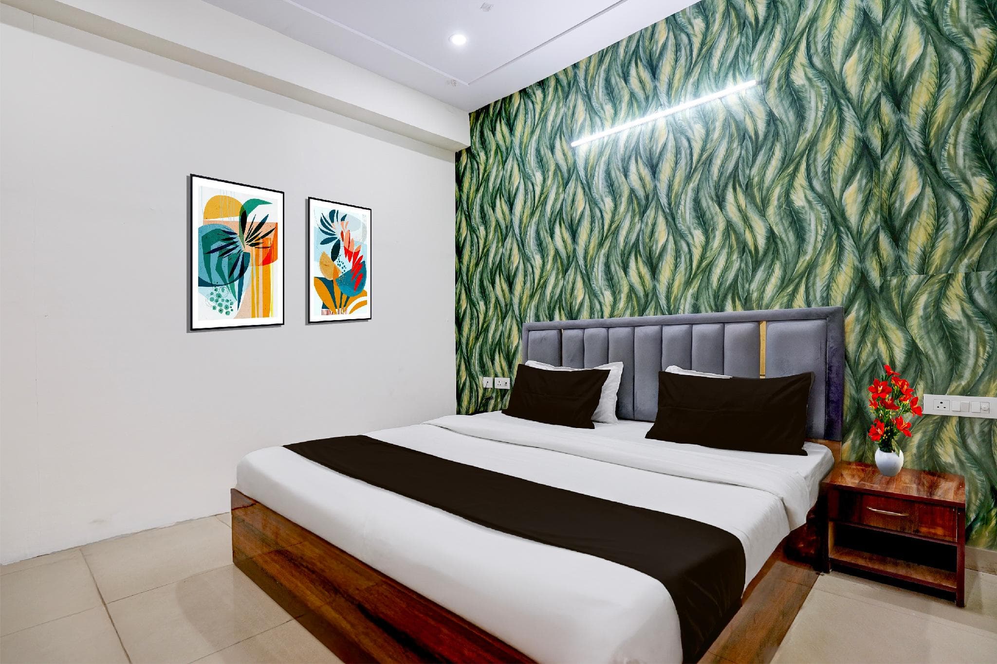 Super Townhouse Noida Sector 70 Formerly Palm Paradise photo 2