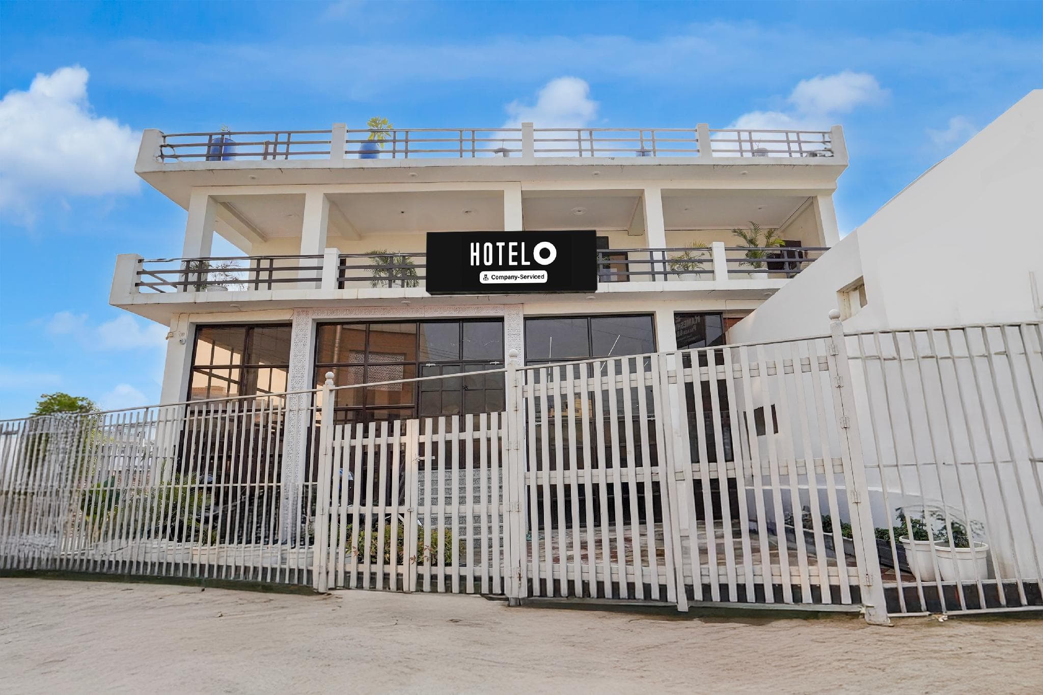 Super OYO Hotel O Lucknow City Centre Formerly Rameshwaram Palace