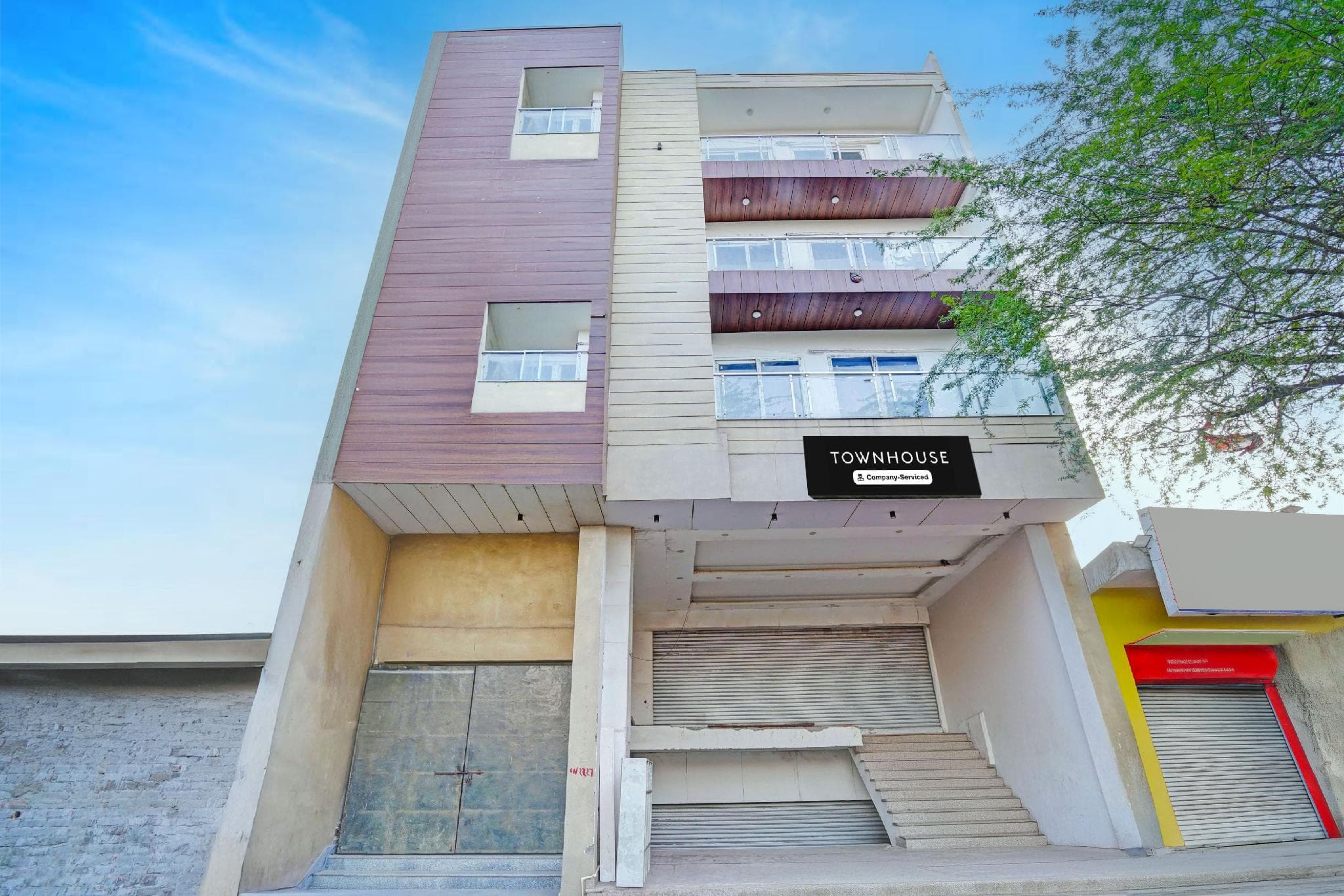 Super Townhouse Chhatarpur Metro Station Delhi