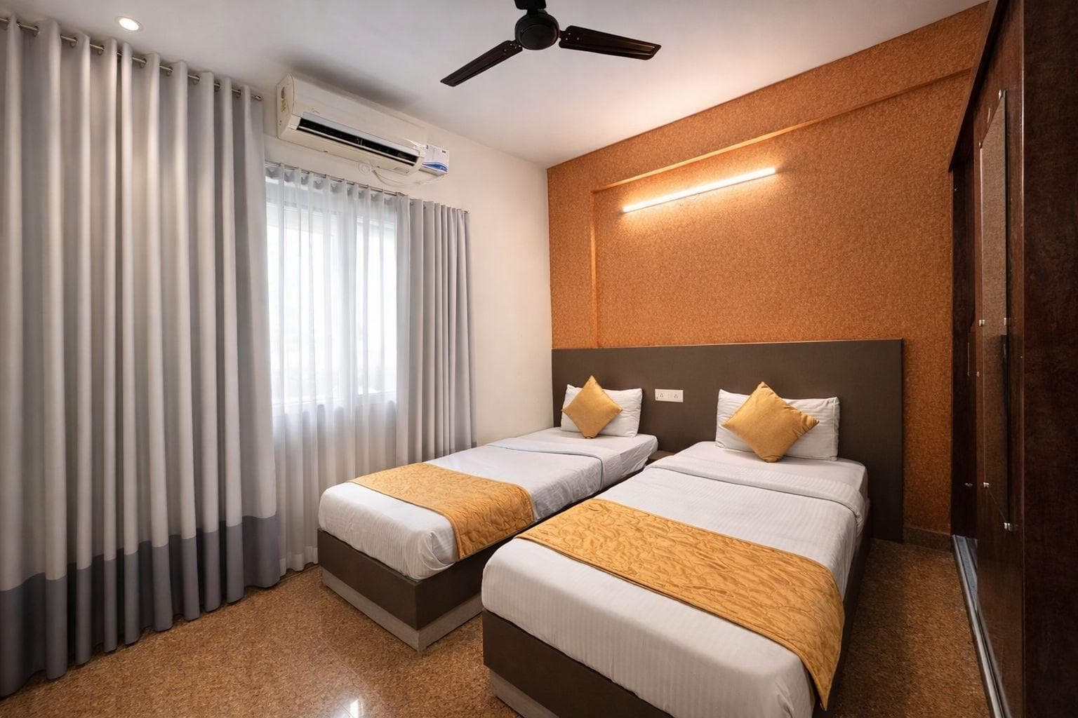 Golden Lotus Suites photo 5