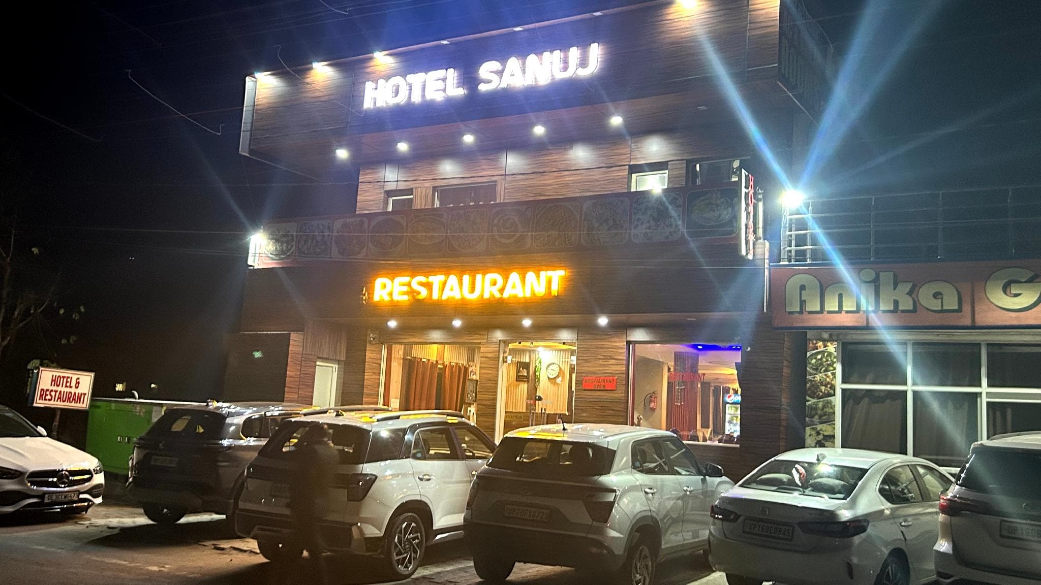 Hotel Sanuj