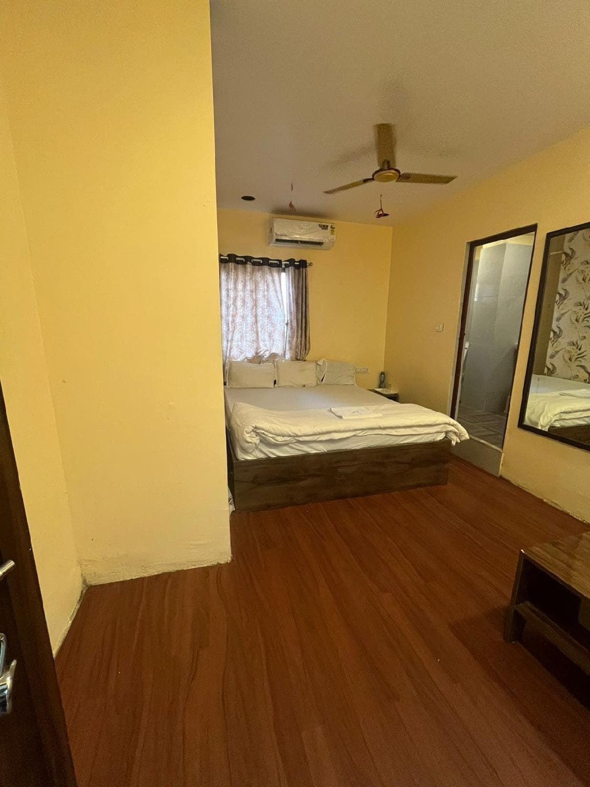HOTEL ROYAL INN photo 2