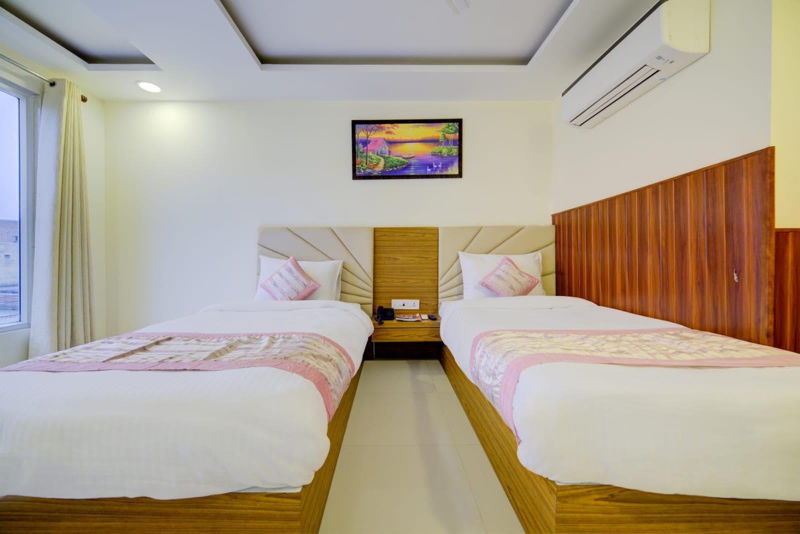 Hotel Grand Suites -Near Delhi Airport photo 2