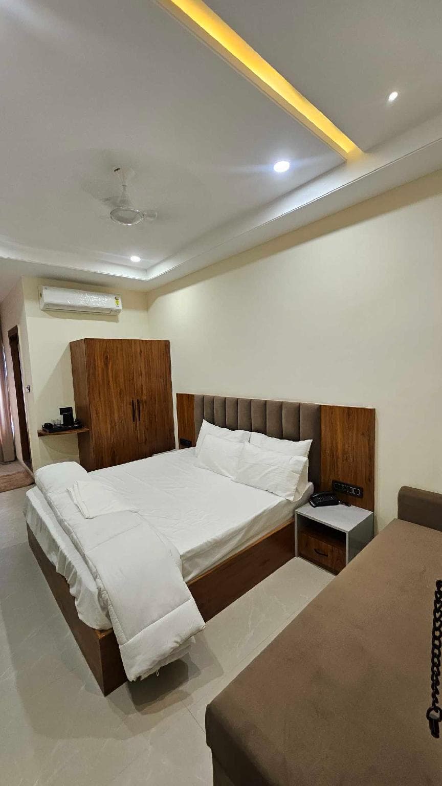 Super Townhouse Cosmos Mall Ujjain Formerly Ashok Sadhna photo 3