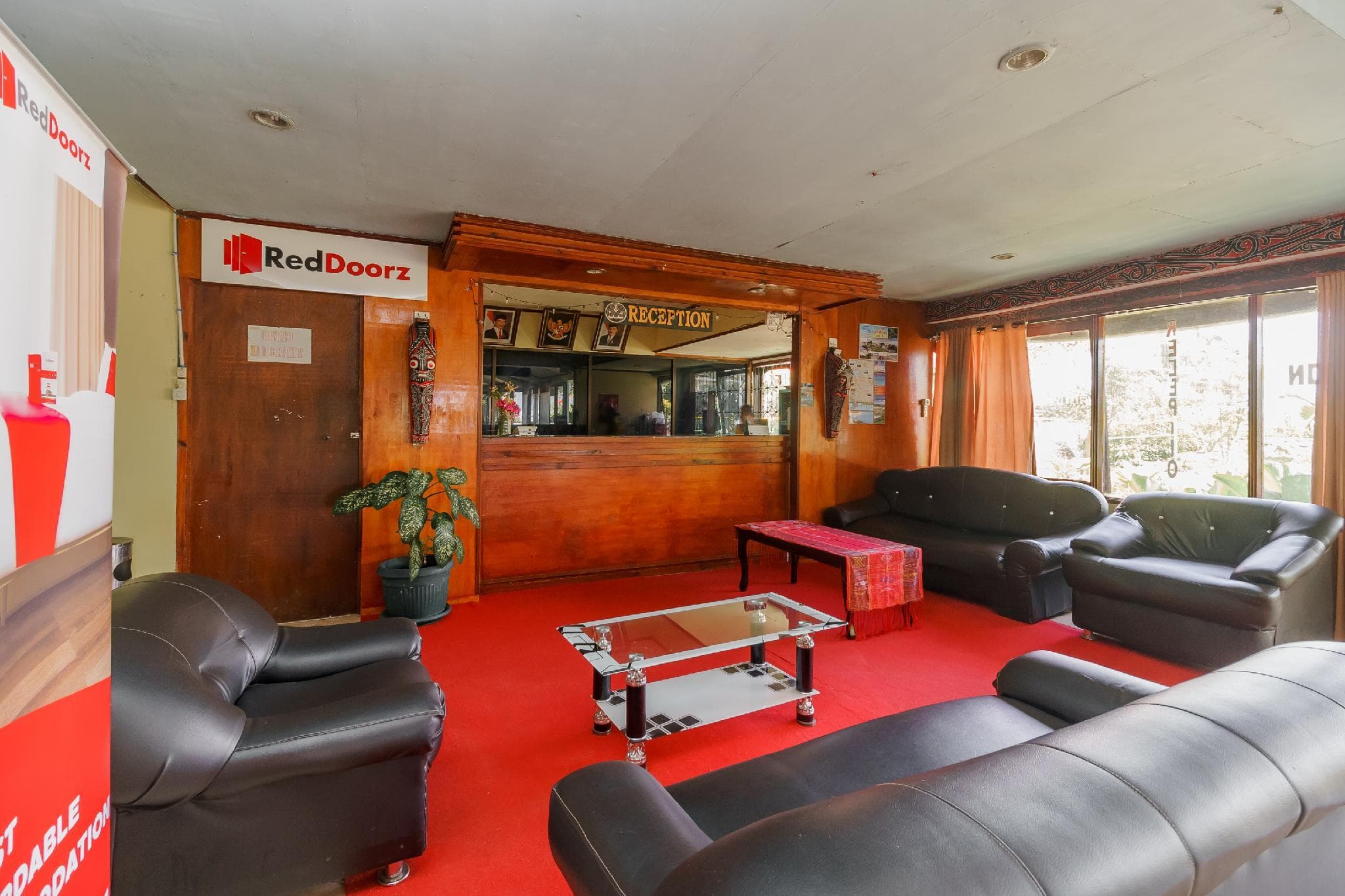 RedDoorz @ Tuktuk Danau Toba photo 3