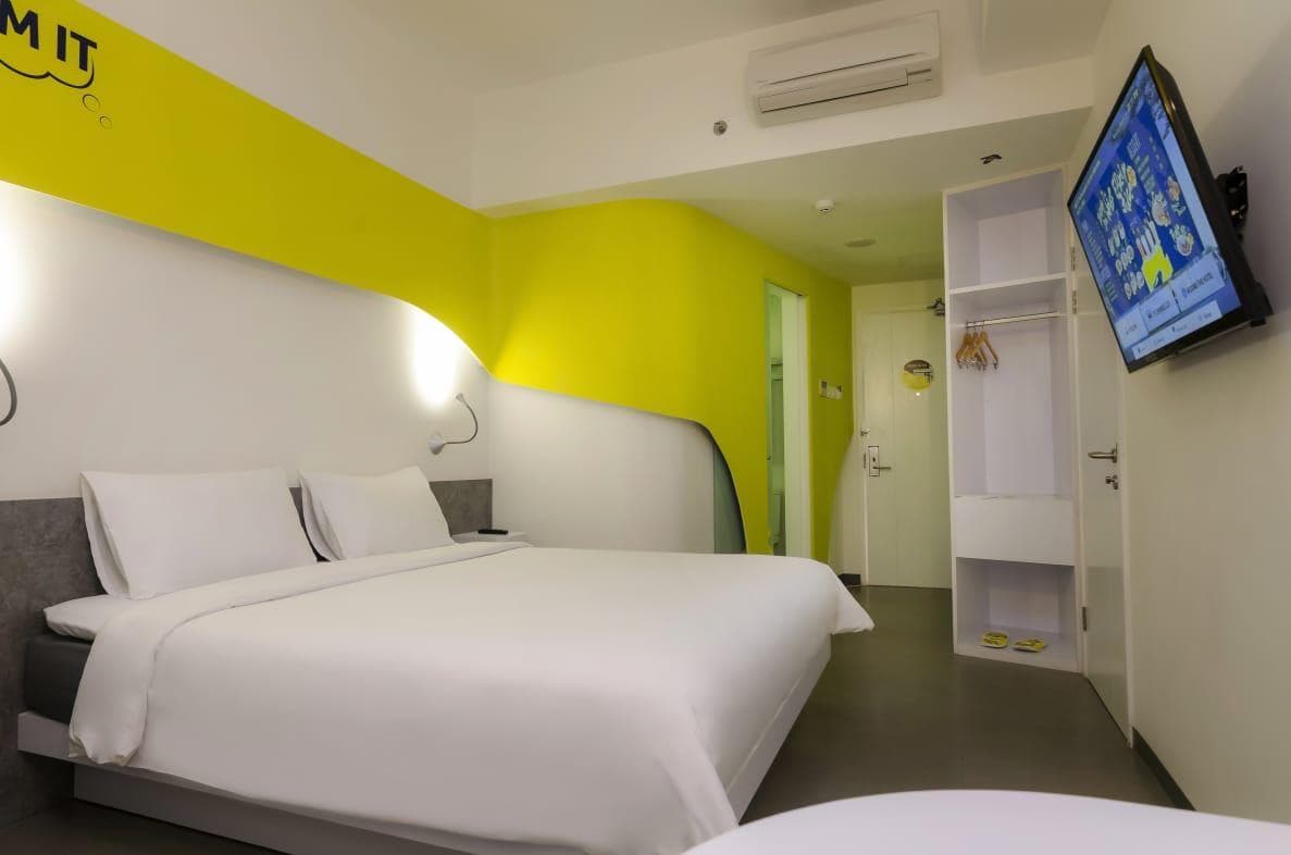 YELLO Hotel Jemursari photo 2