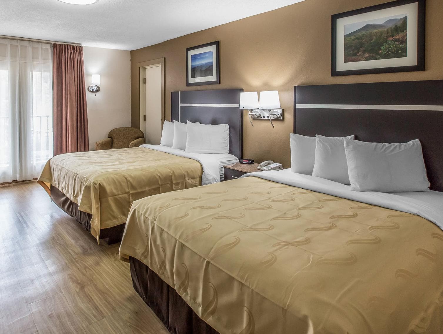 Quality Inn & Suites Gatlinburg North photo 3