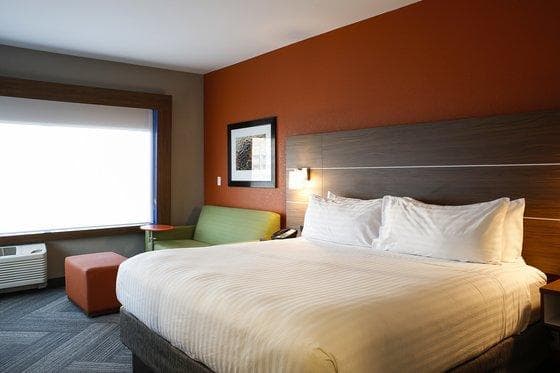 Holiday Inn Express & Suites Louisville Downtown By IHG photo 2