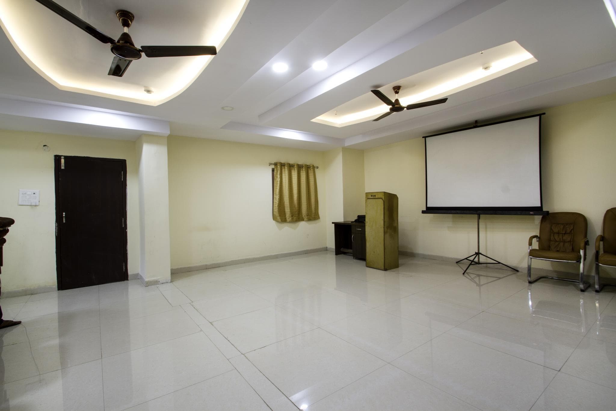 Lotus Grand Hotel photo 3