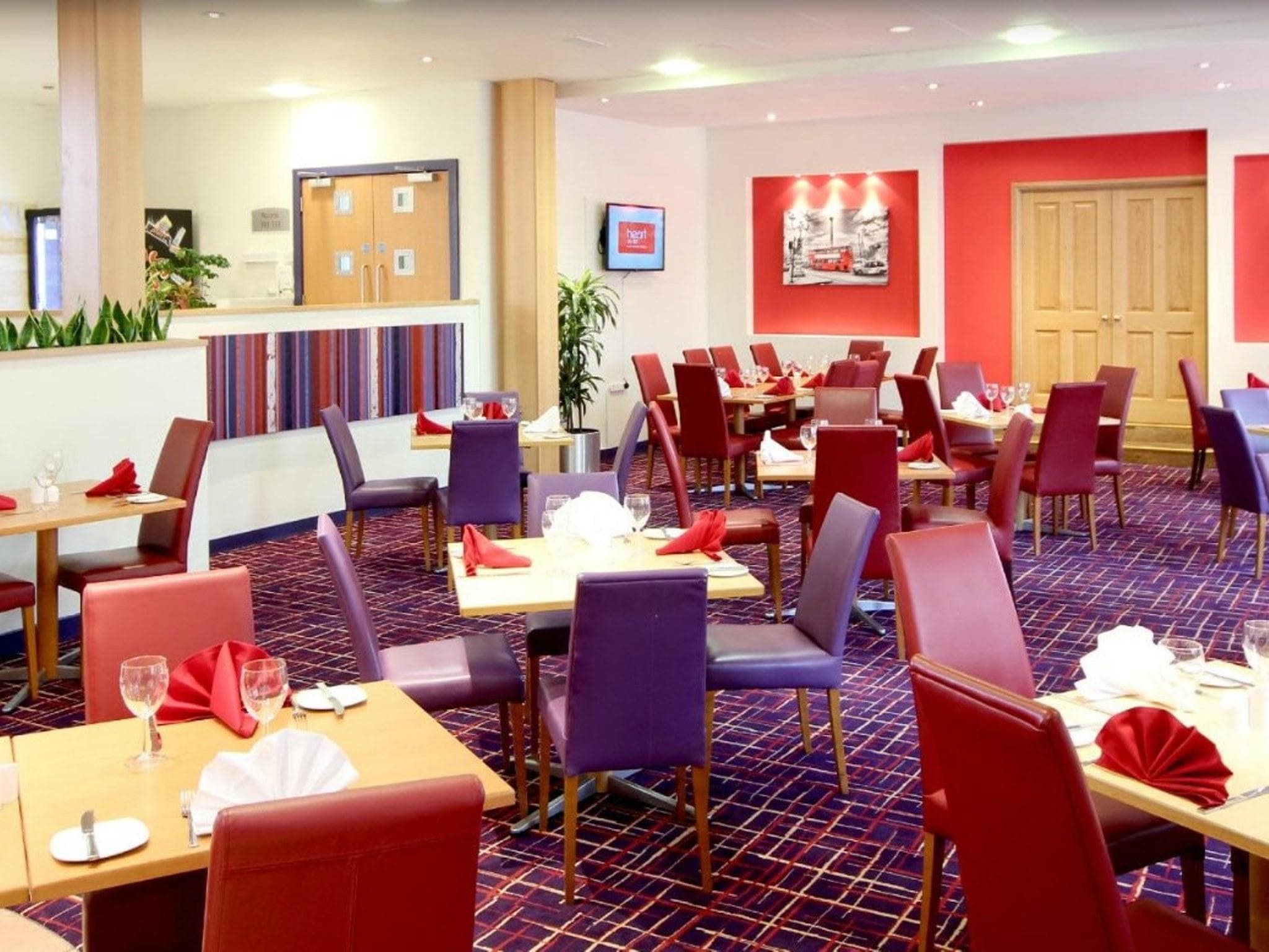 Ramada by Wyndham London North M1 photo 3