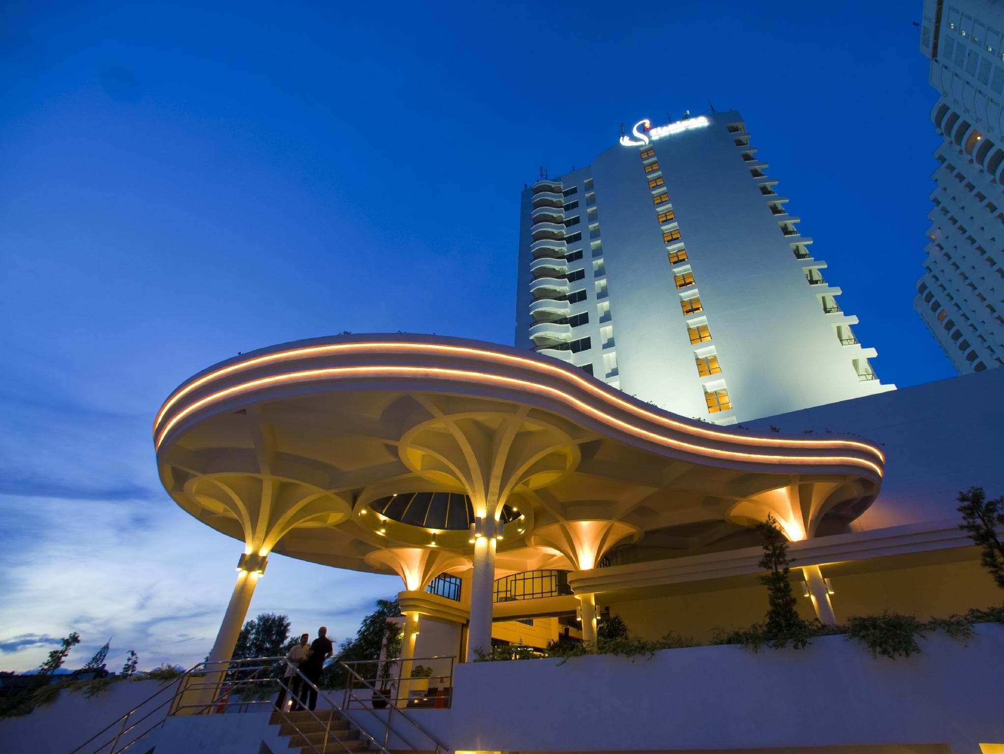 Flamingo Hotel by the Beach