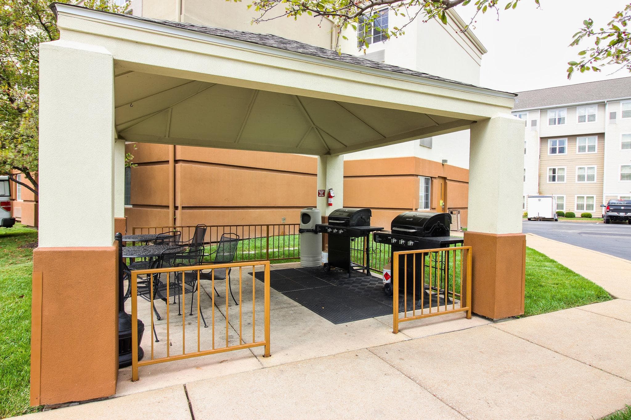 Sonesta Simply Suites St Louis Earth City photo 5
