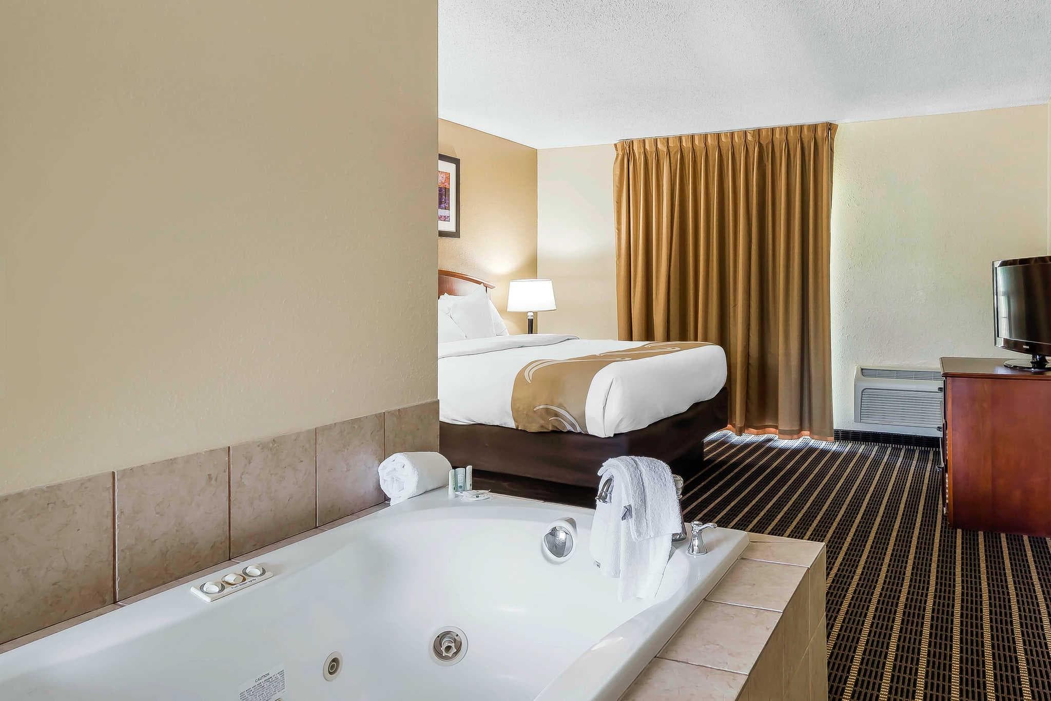 Quality Inn & Suites Sevierville - Pigeon Forge photo 3