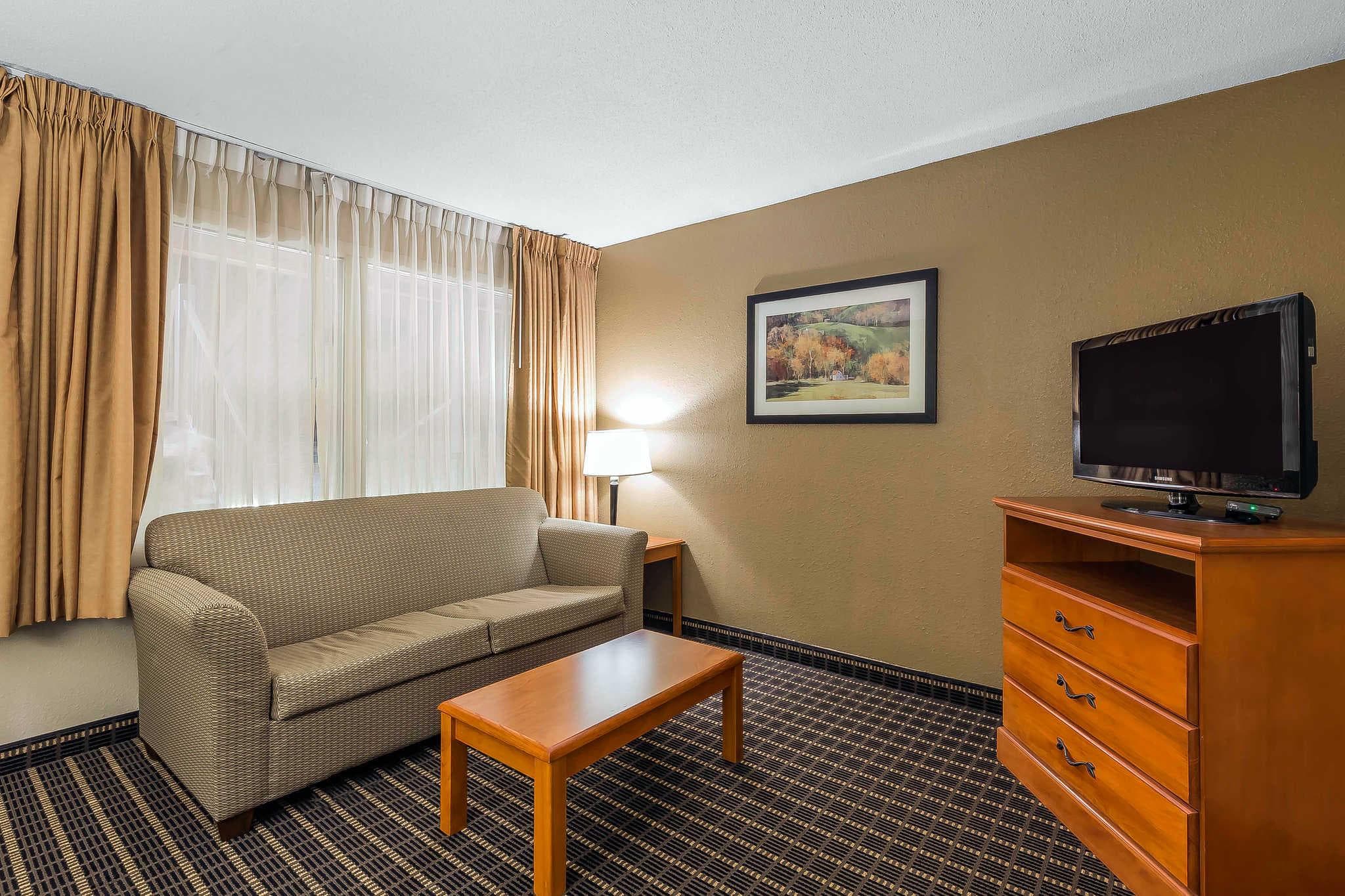 Quality Inn & Suites Sevierville - Pigeon Forge photo 4