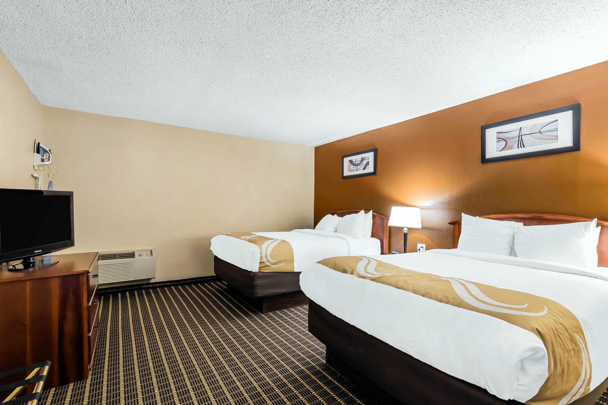 Quality Inn & Suites Sevierville - Pigeon Forge photo 2
